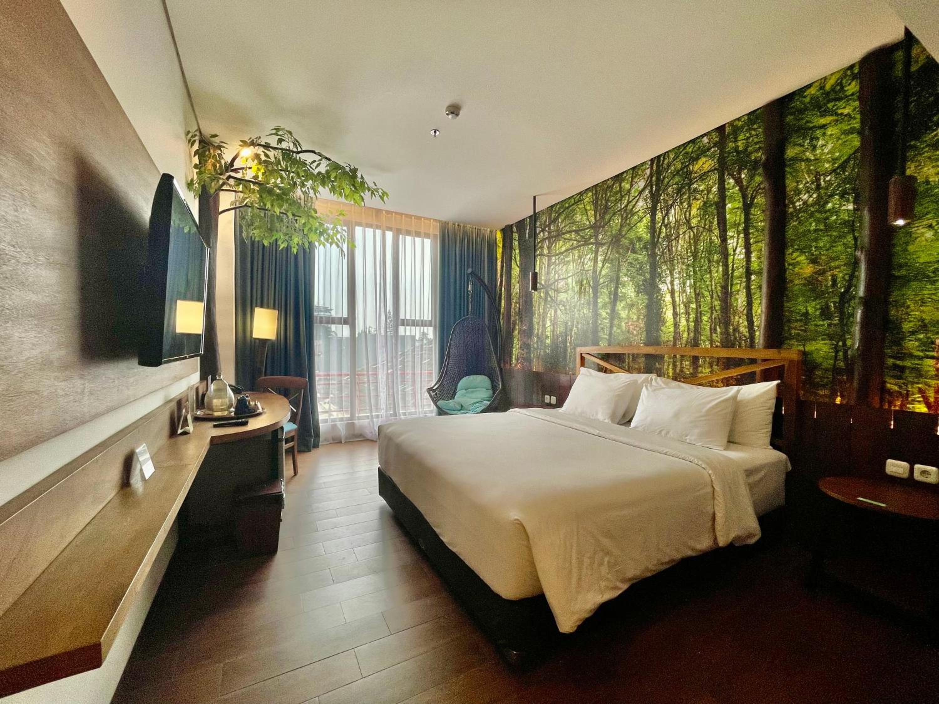 Autumn Deluxe Room - King bed