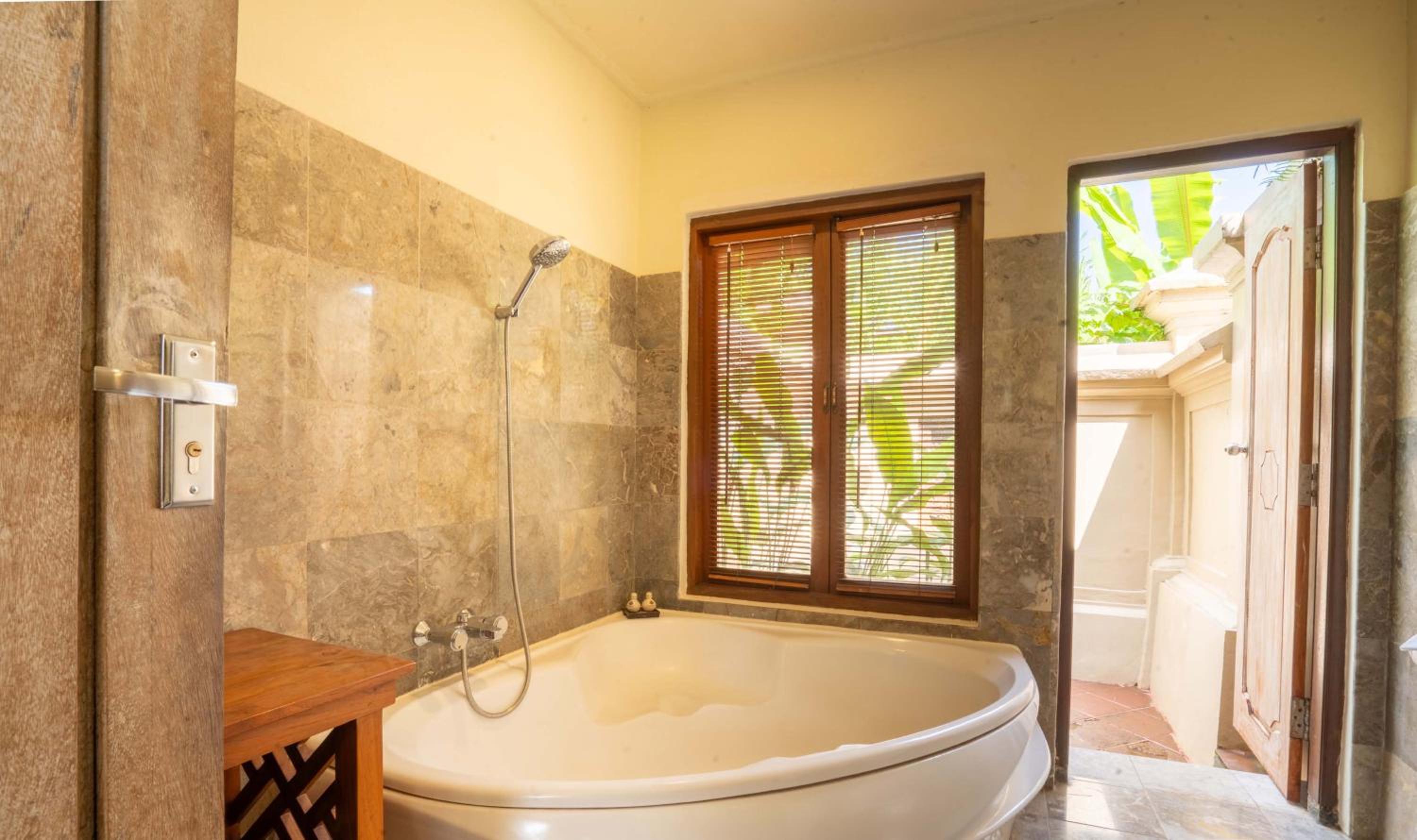 One-Bedroom Pool Villa with Garden View - Photo 3