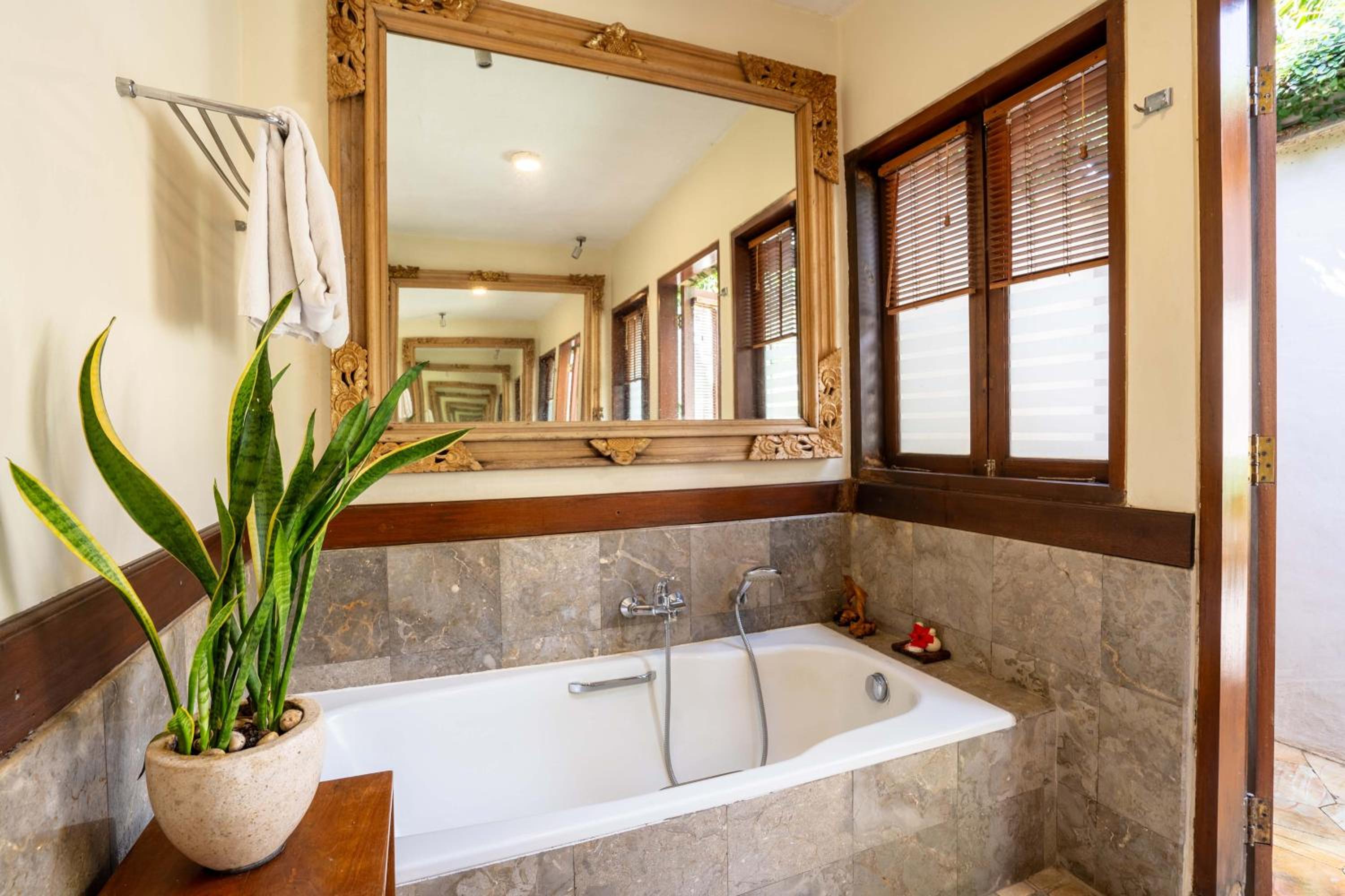 One-Bedroom Pool Villa with Garden View - Photo 2