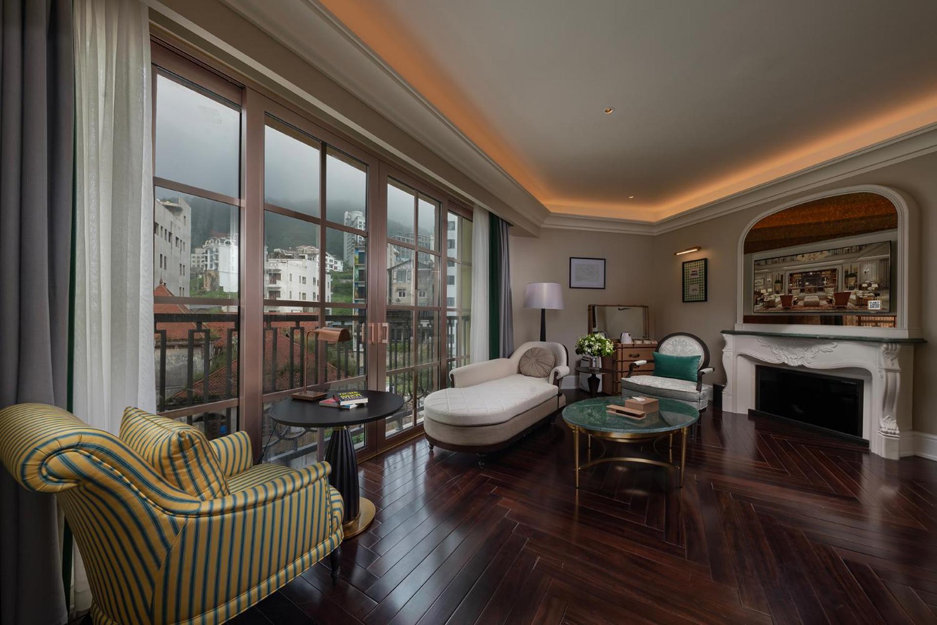 Deluxe King Suite - Photo 3