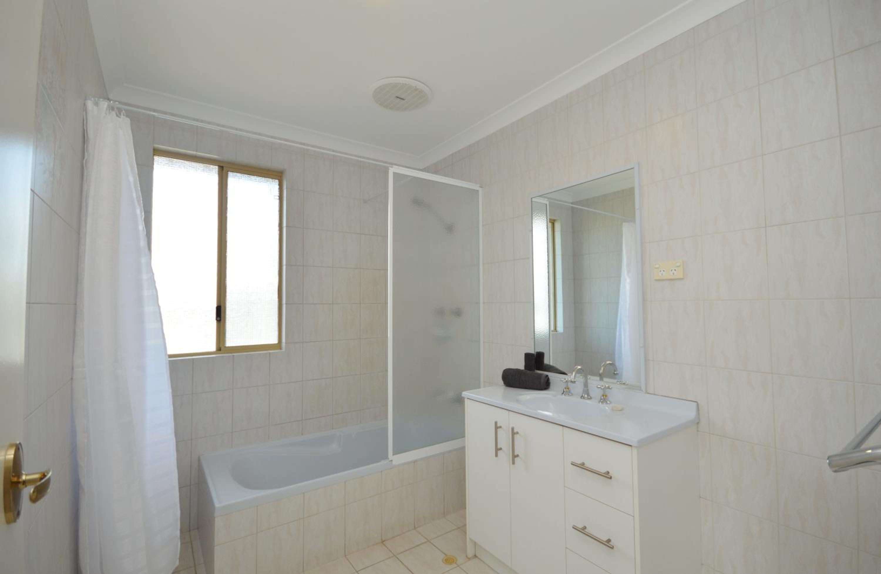 Three-Bedroom Villa photo 2