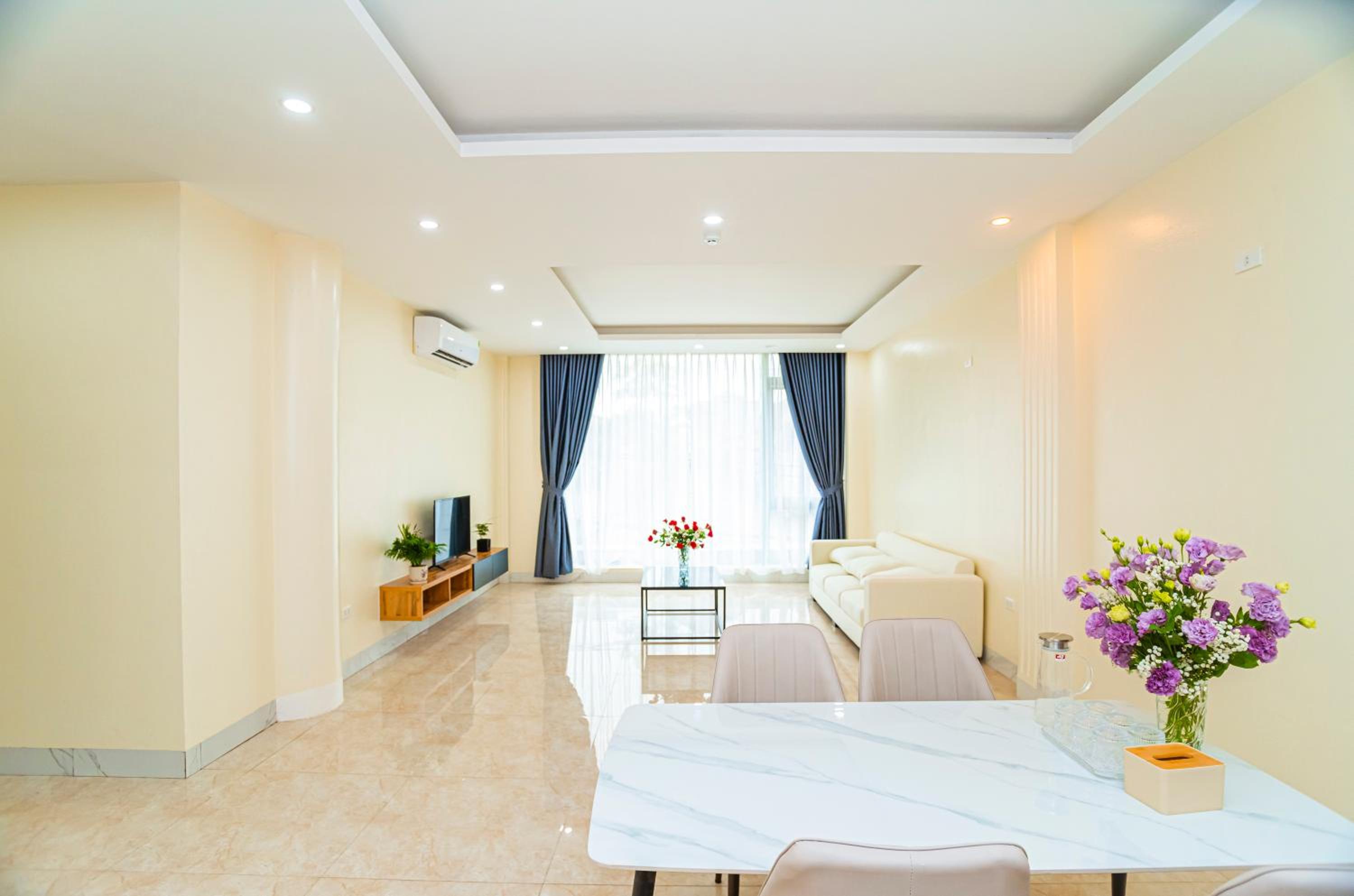 Deluxe One-Bedroom Apartment