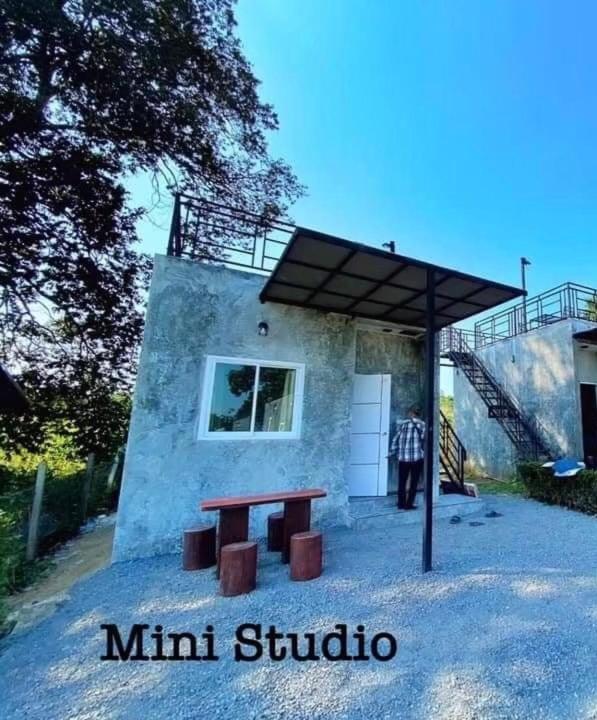 Studio with Mountain View - Photo 3