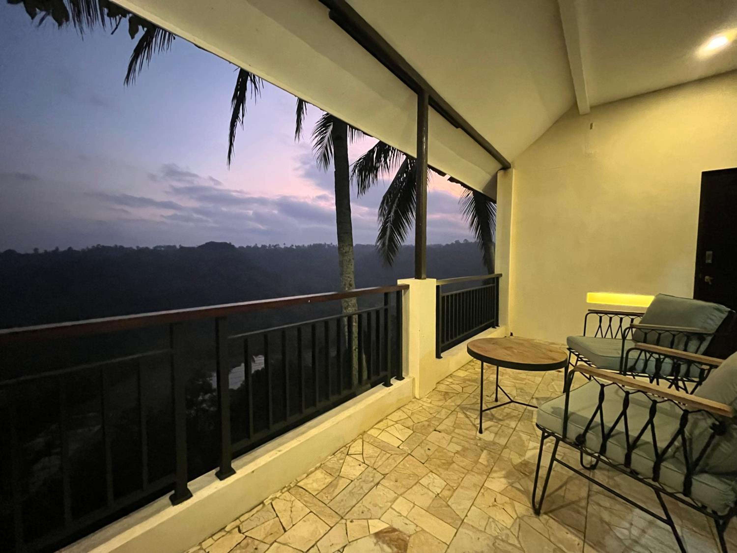 Deluxe Double or Twin Room with Mountain View - Photo 12