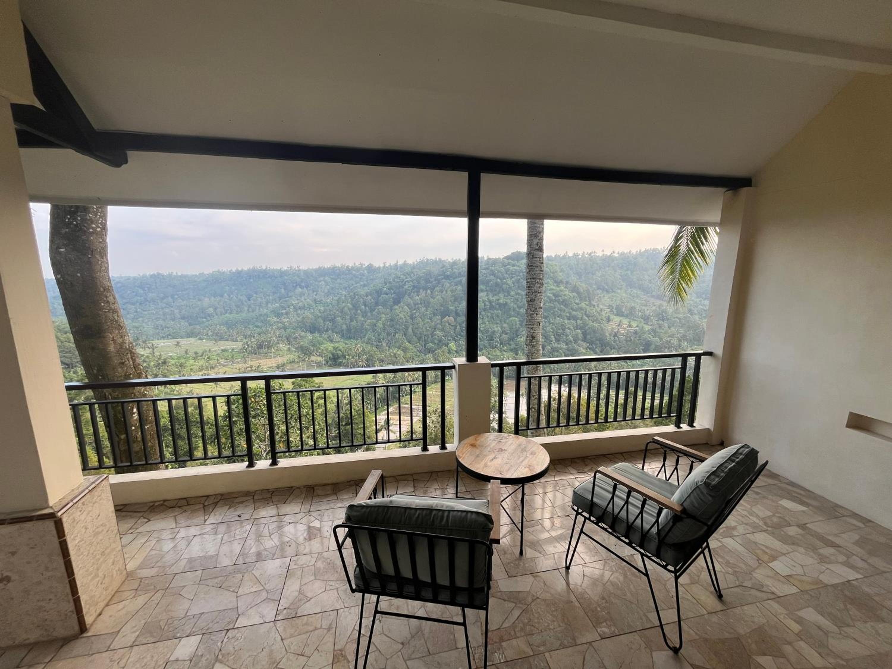 Deluxe Double or Twin Room with Mountain View - Photo 11