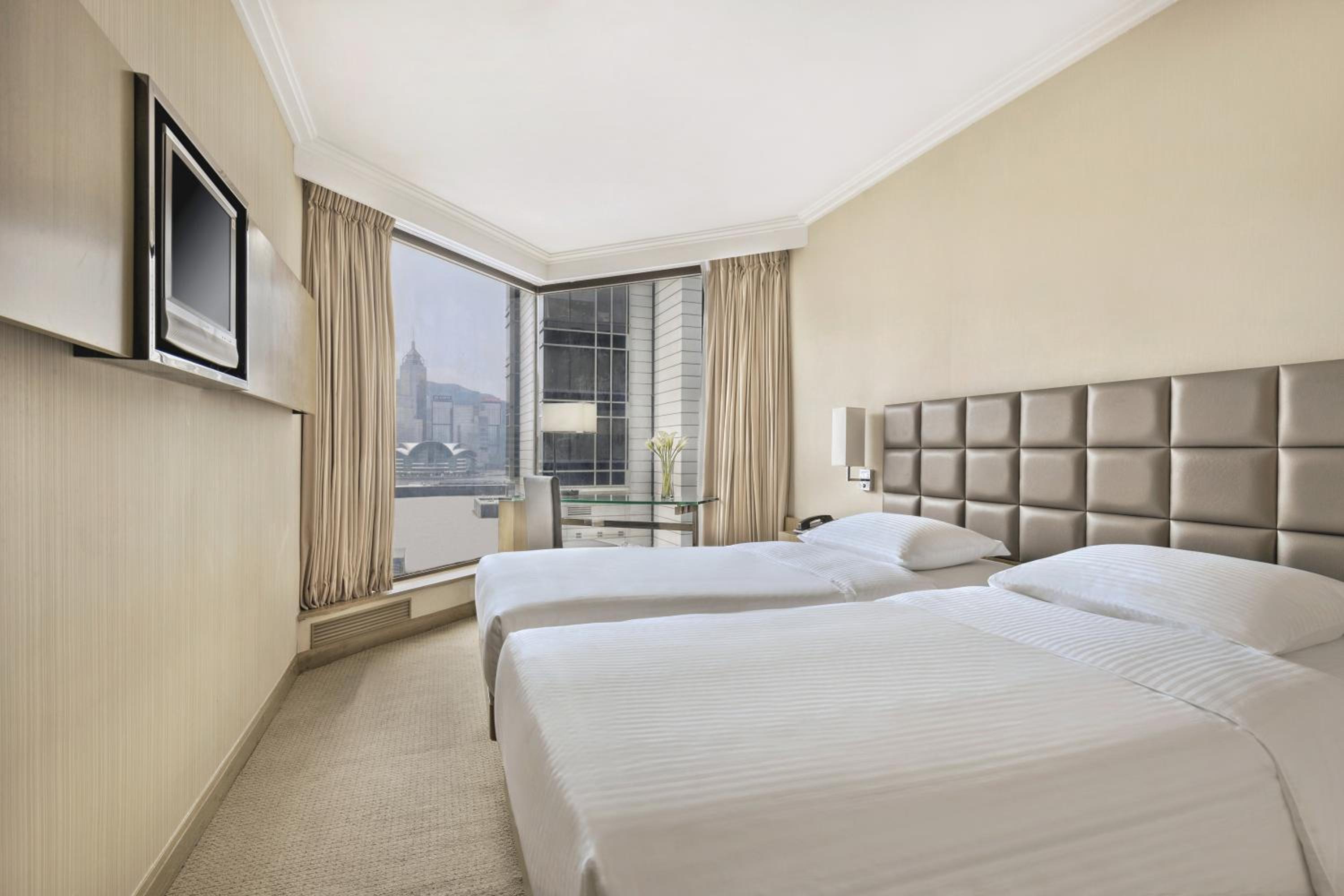 Queen or Twin Room with Side Harbor View photo 3