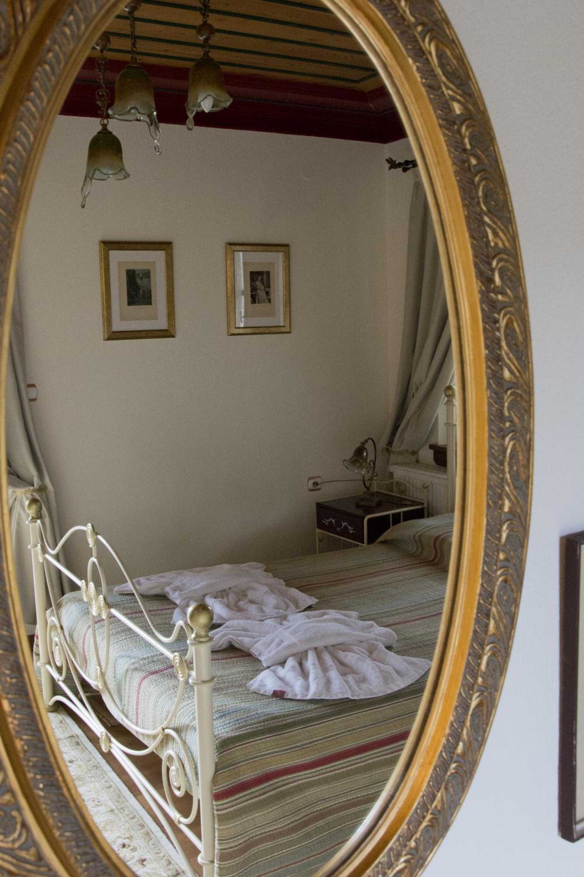 Deluxe Double Room with Balcony - Photo 4
