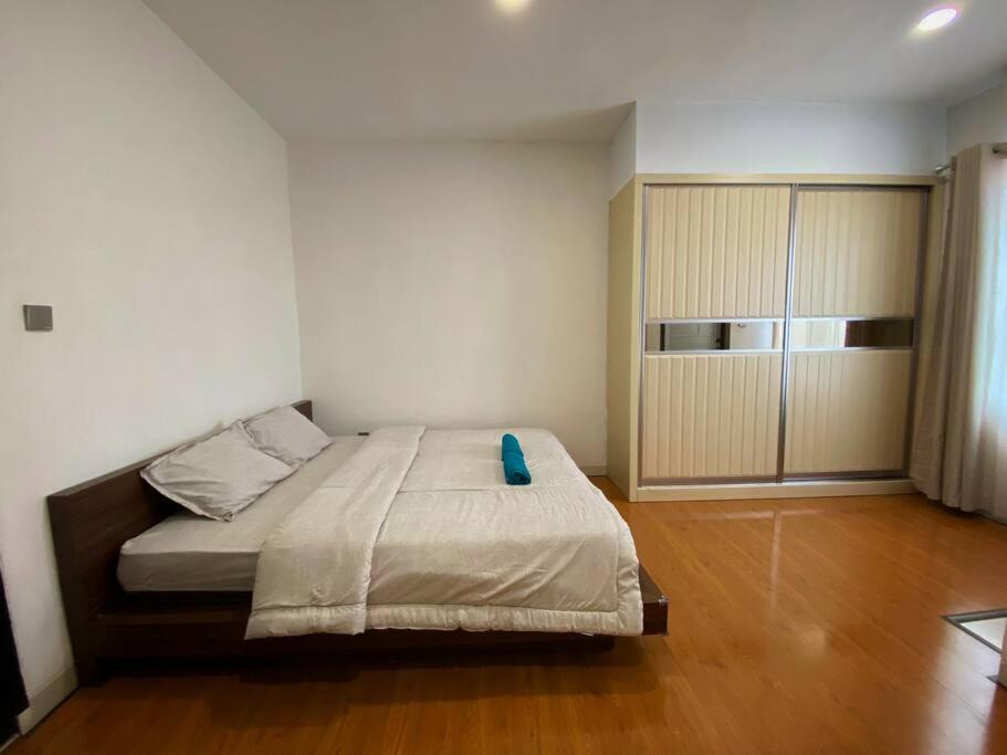 Four-Bedroom House photo 2