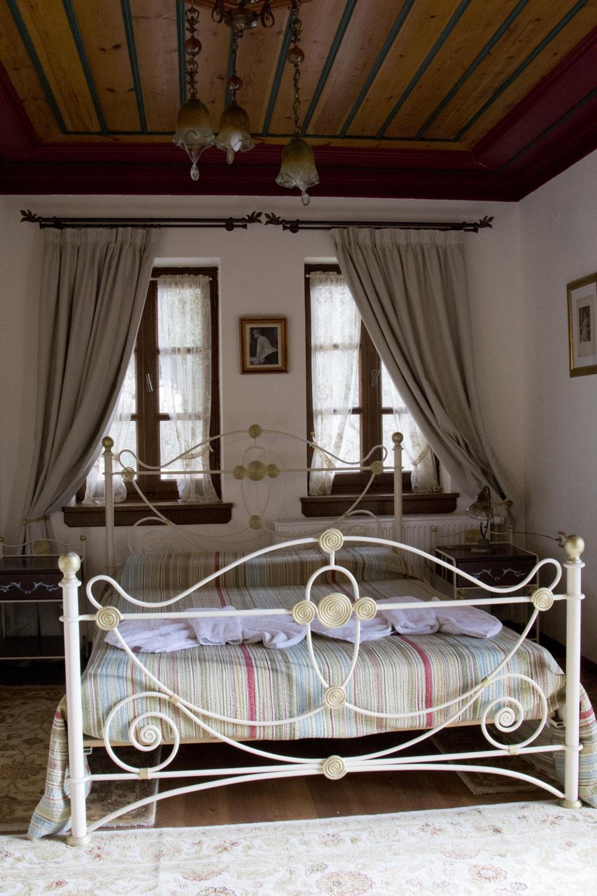 Deluxe Double Room with Balcony - Photo 2