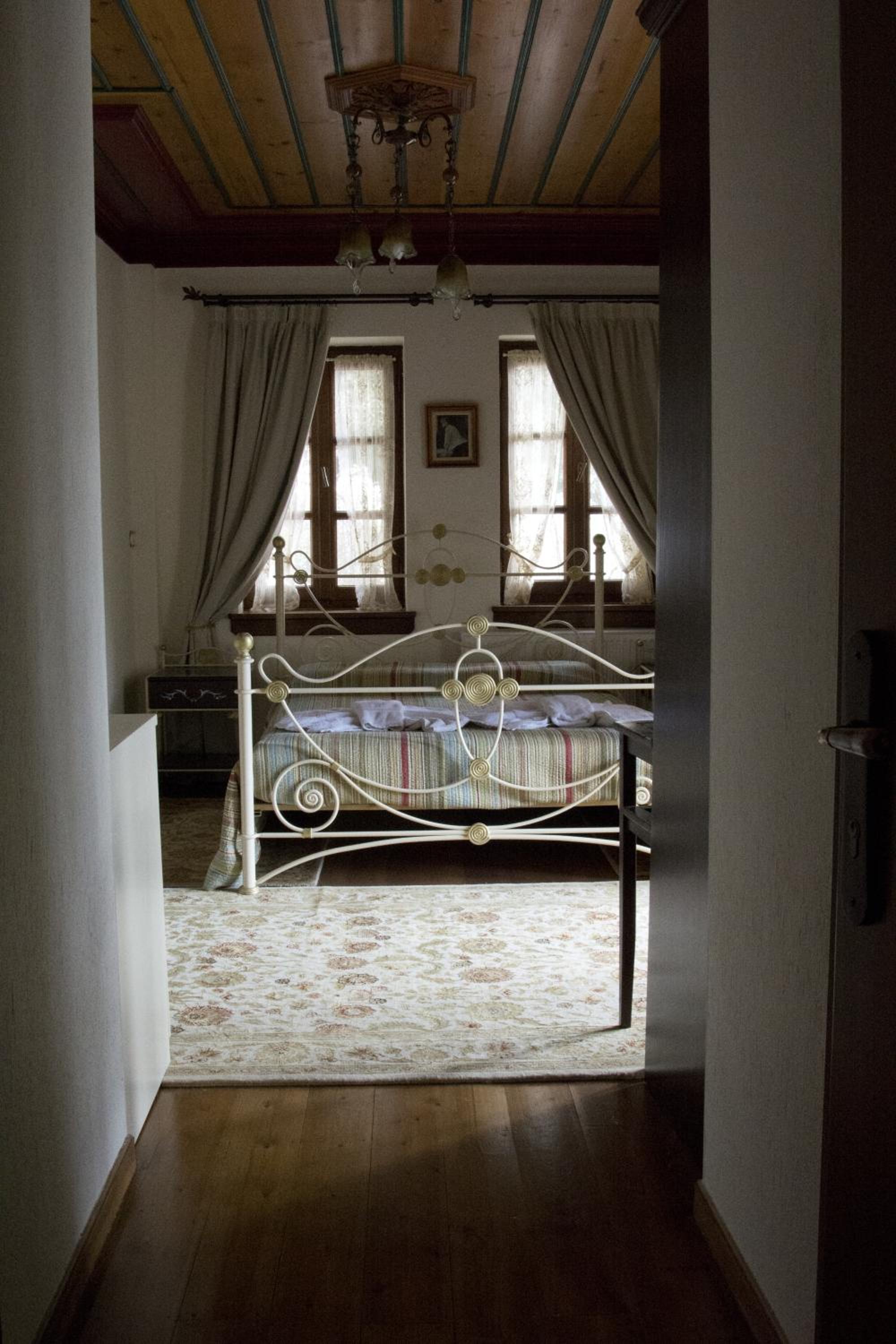 Deluxe Double Room with Balcony - Photo 3
