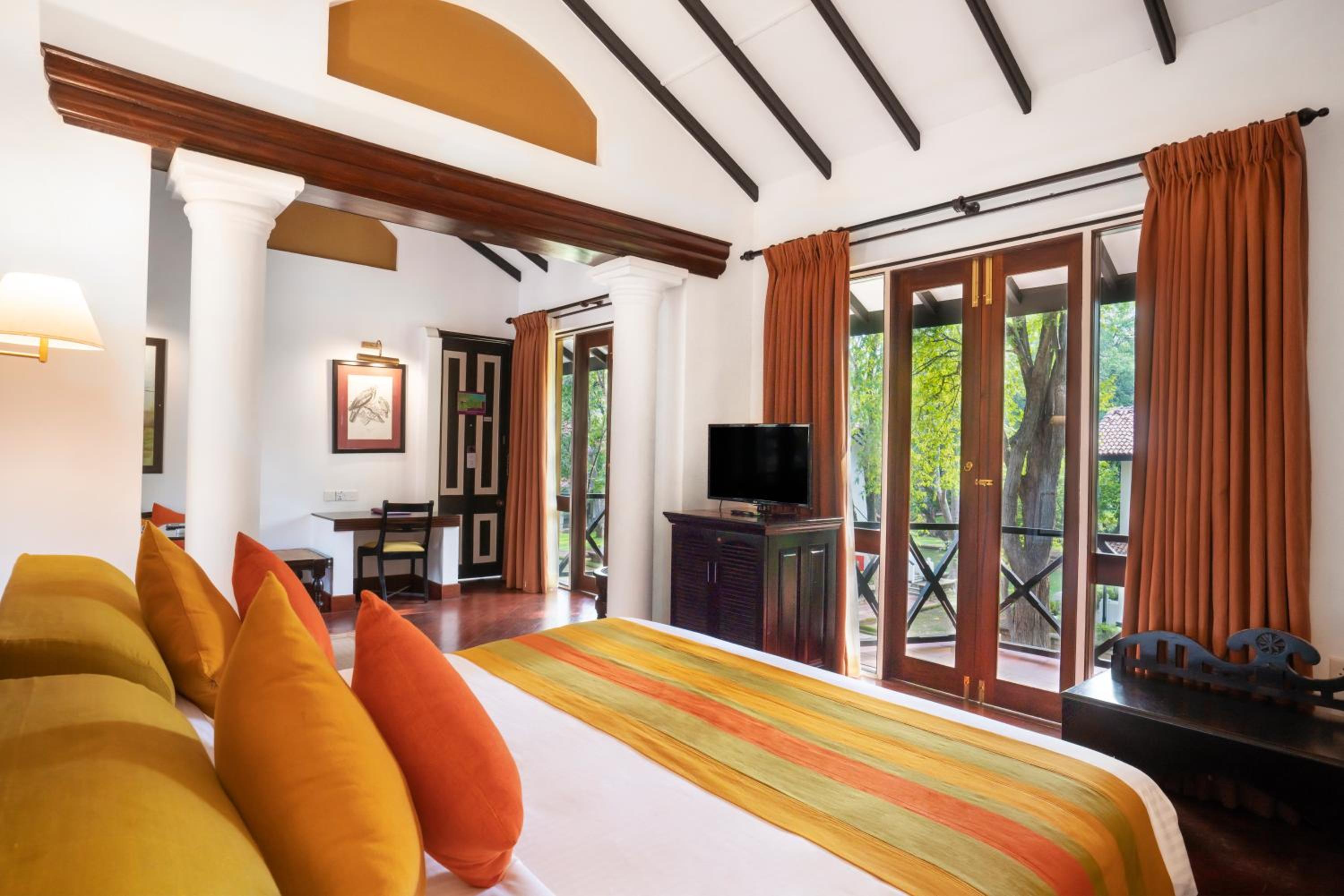 Deluxe Twin with Partial Lake View - Discounts (15% on F&B, 10% on Spa, 10% on Jeep Safari)