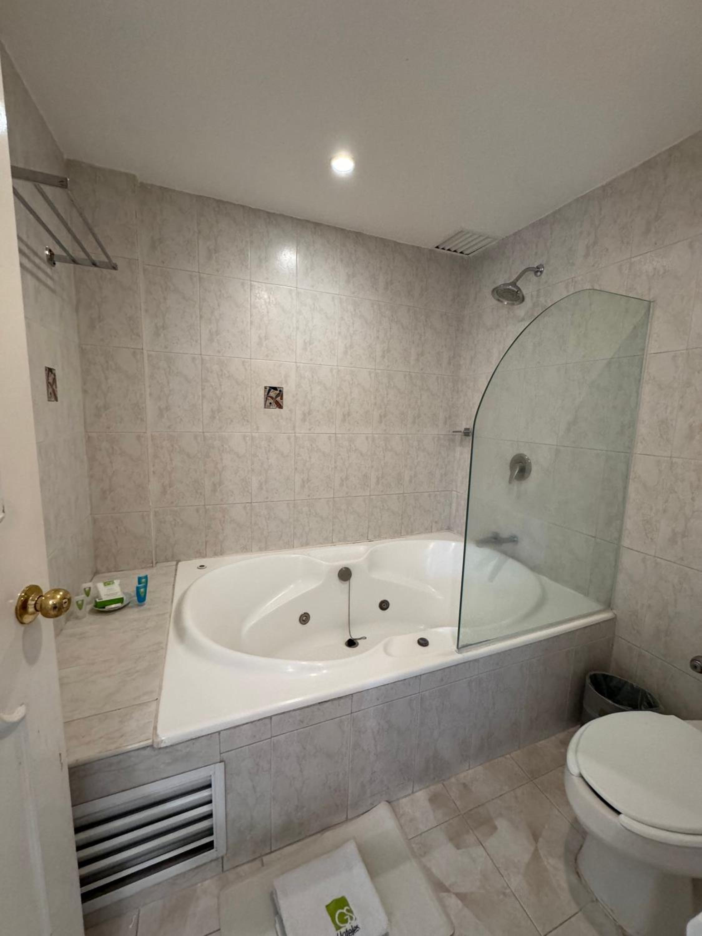 Executive Suite - Photo 2