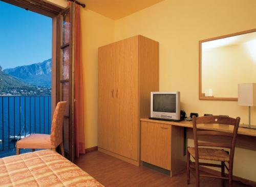 Triple Room with Lake View