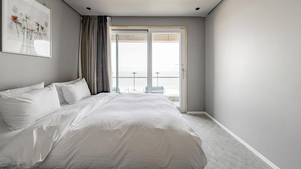 Deluxe Premier with Ocean View - Photo 8