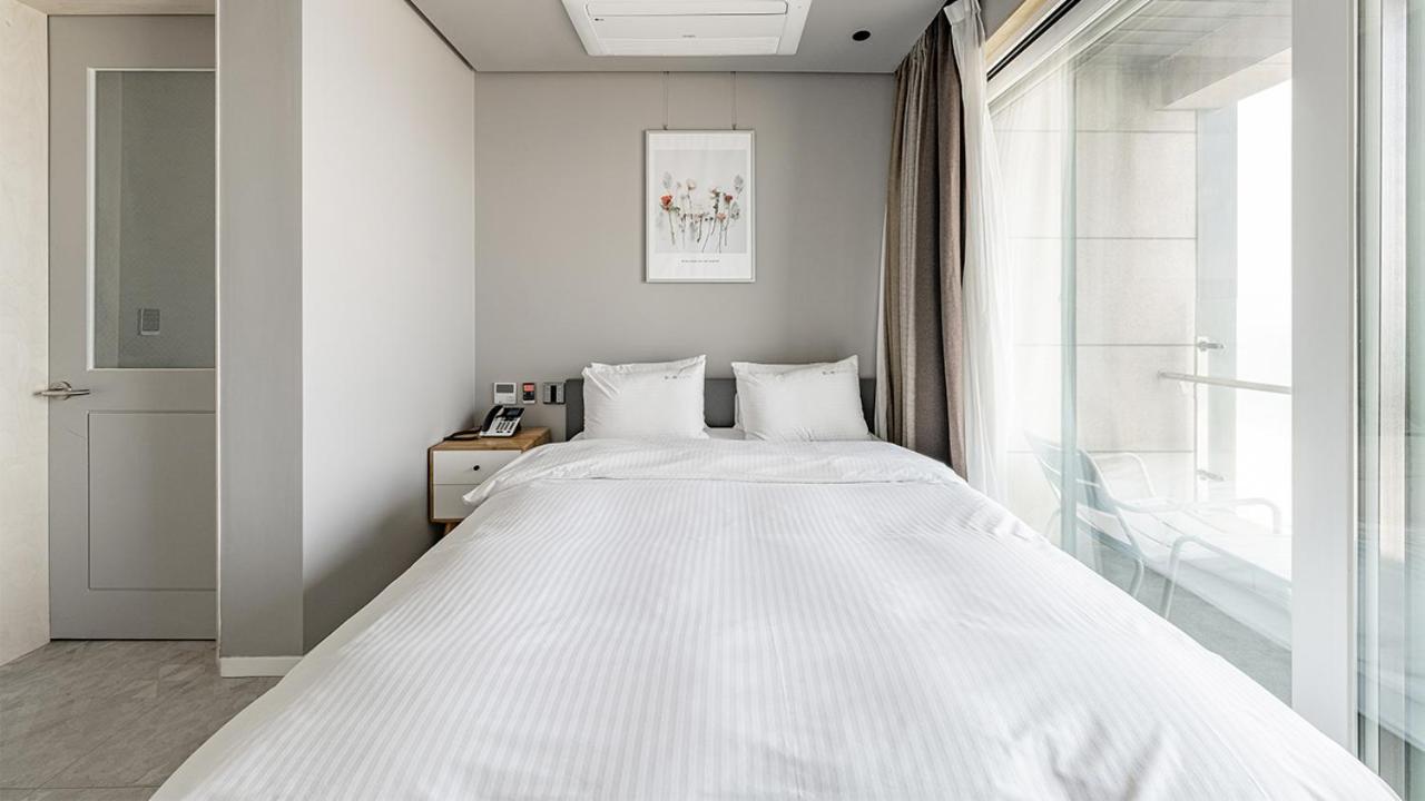 Deluxe Premier with Ocean View - Photo 2
