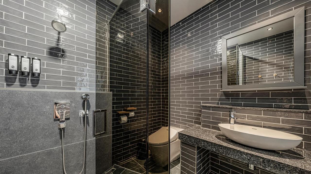 Deluxe Premier with Ocean View - Photo 4
