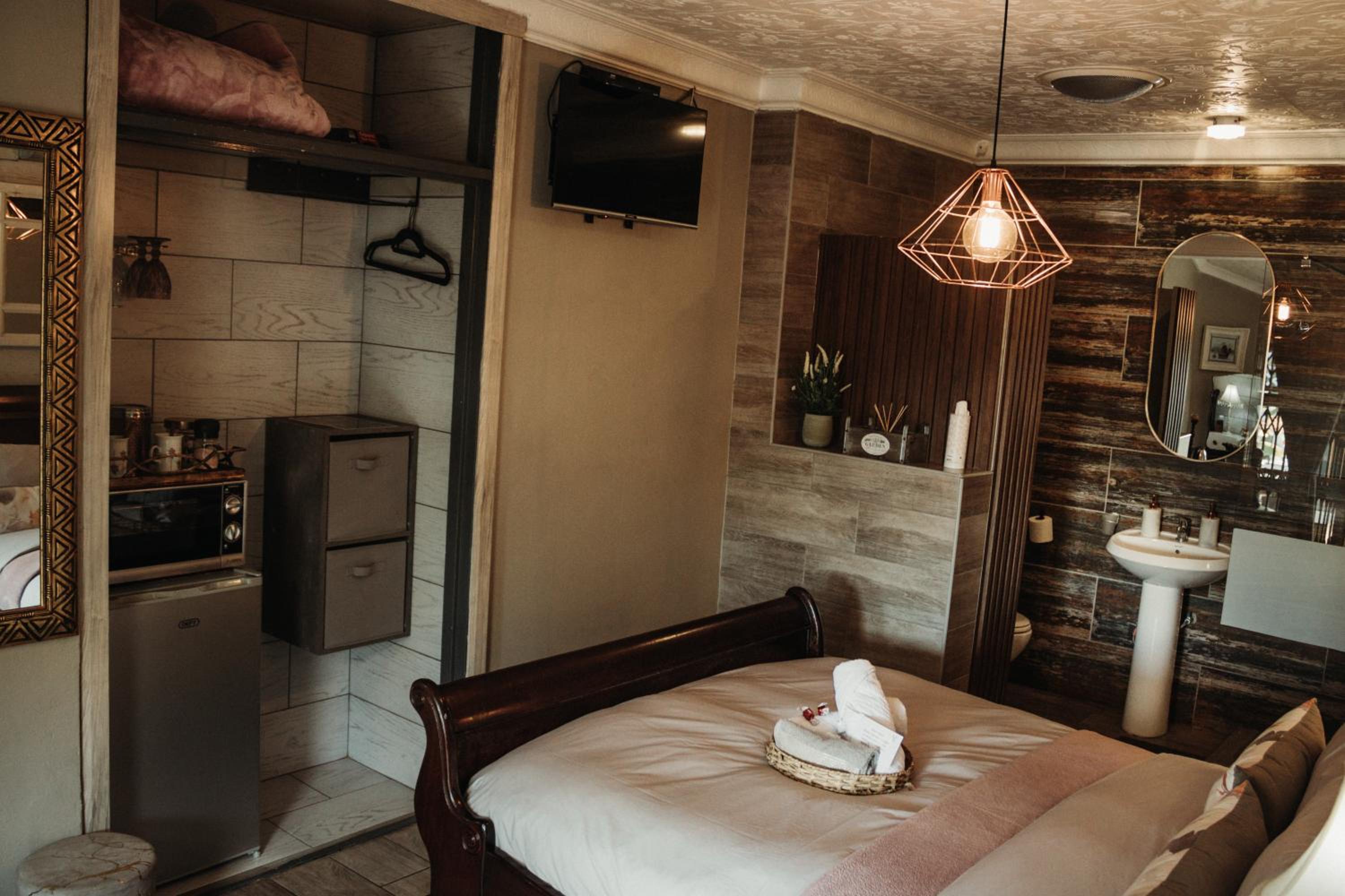 Deluxe Double Room with Shower - Photo 53