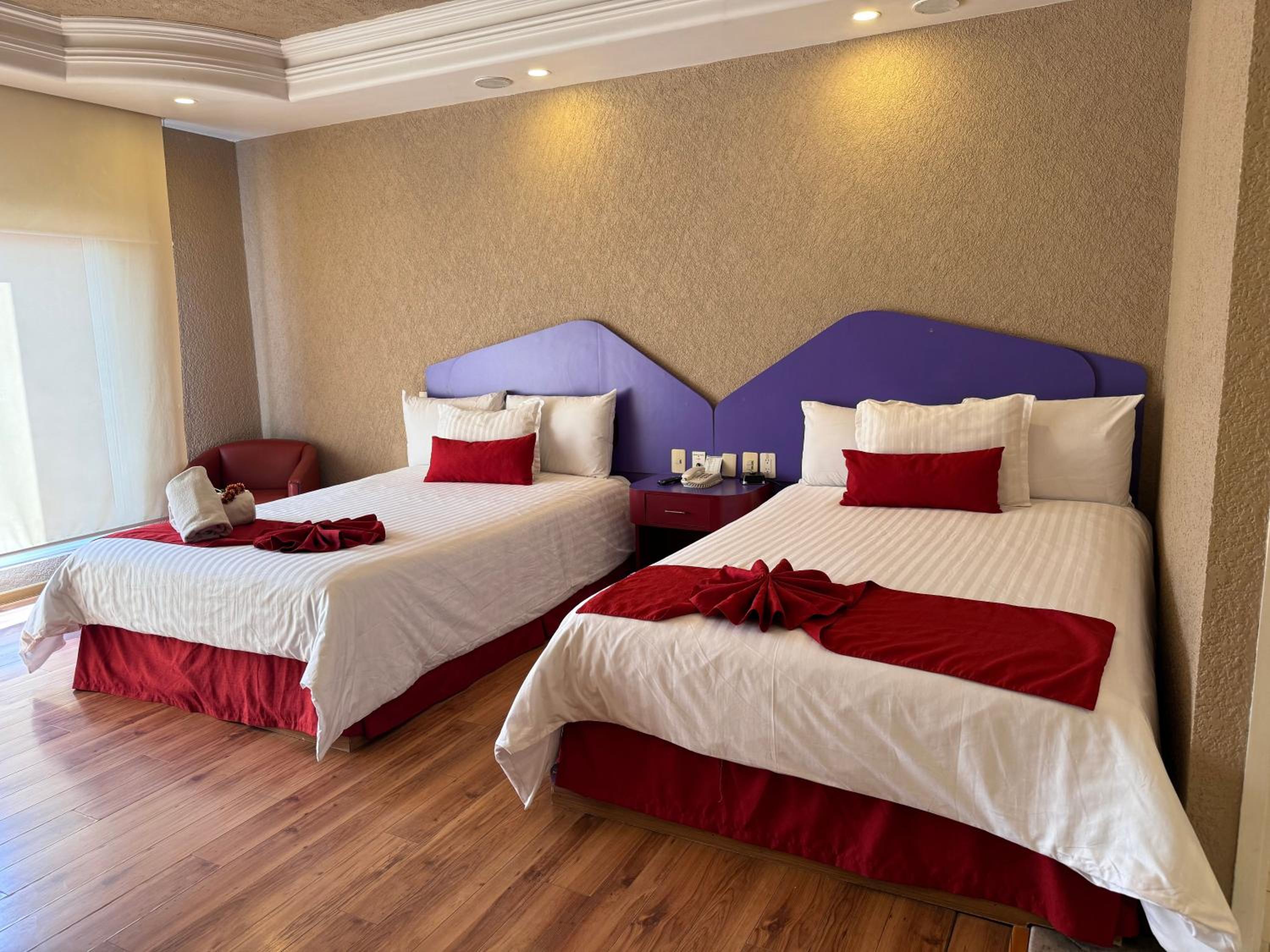 Twin Room with Balcony - Photo 4