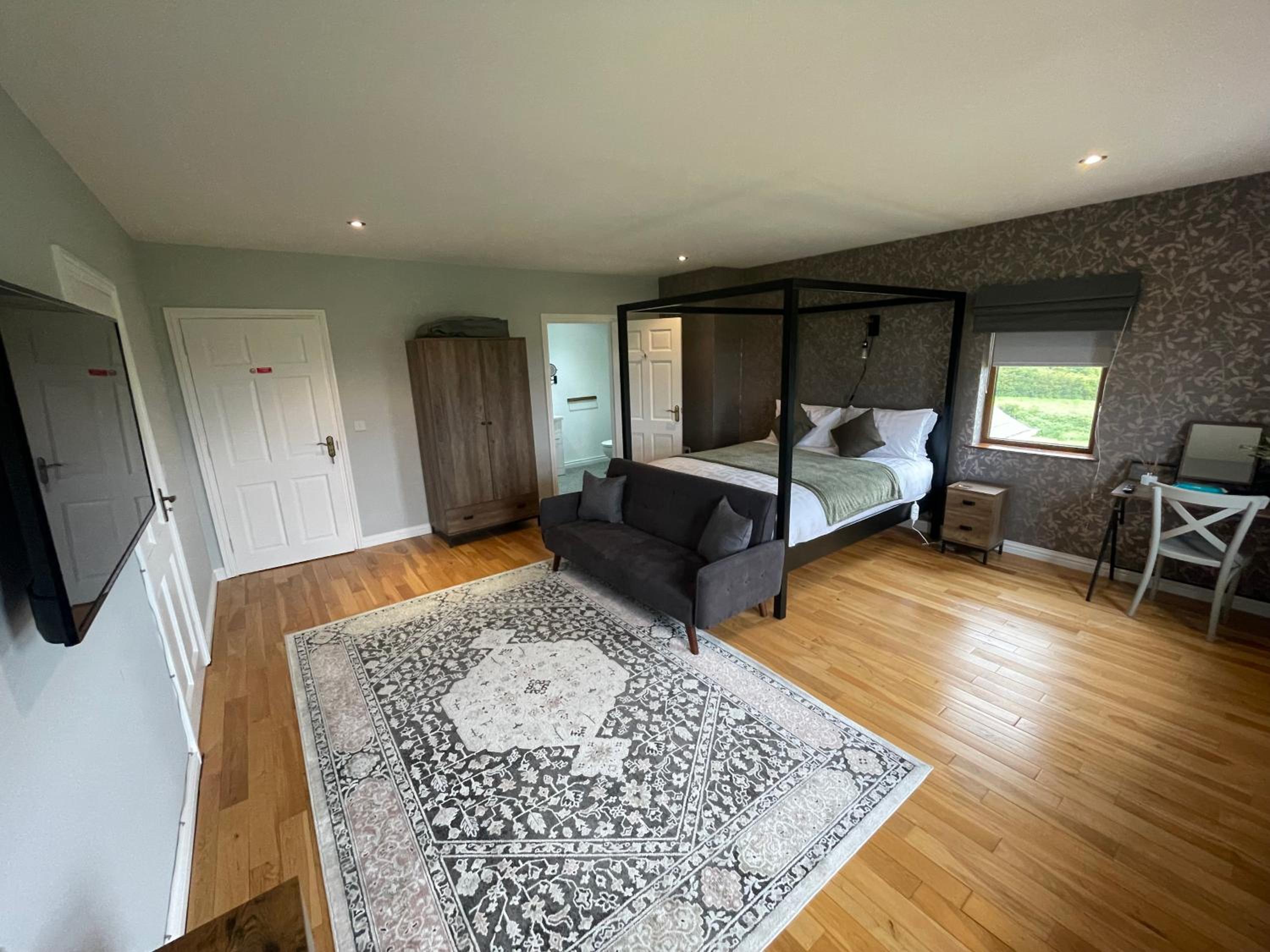 Deluxe King Room photo 3