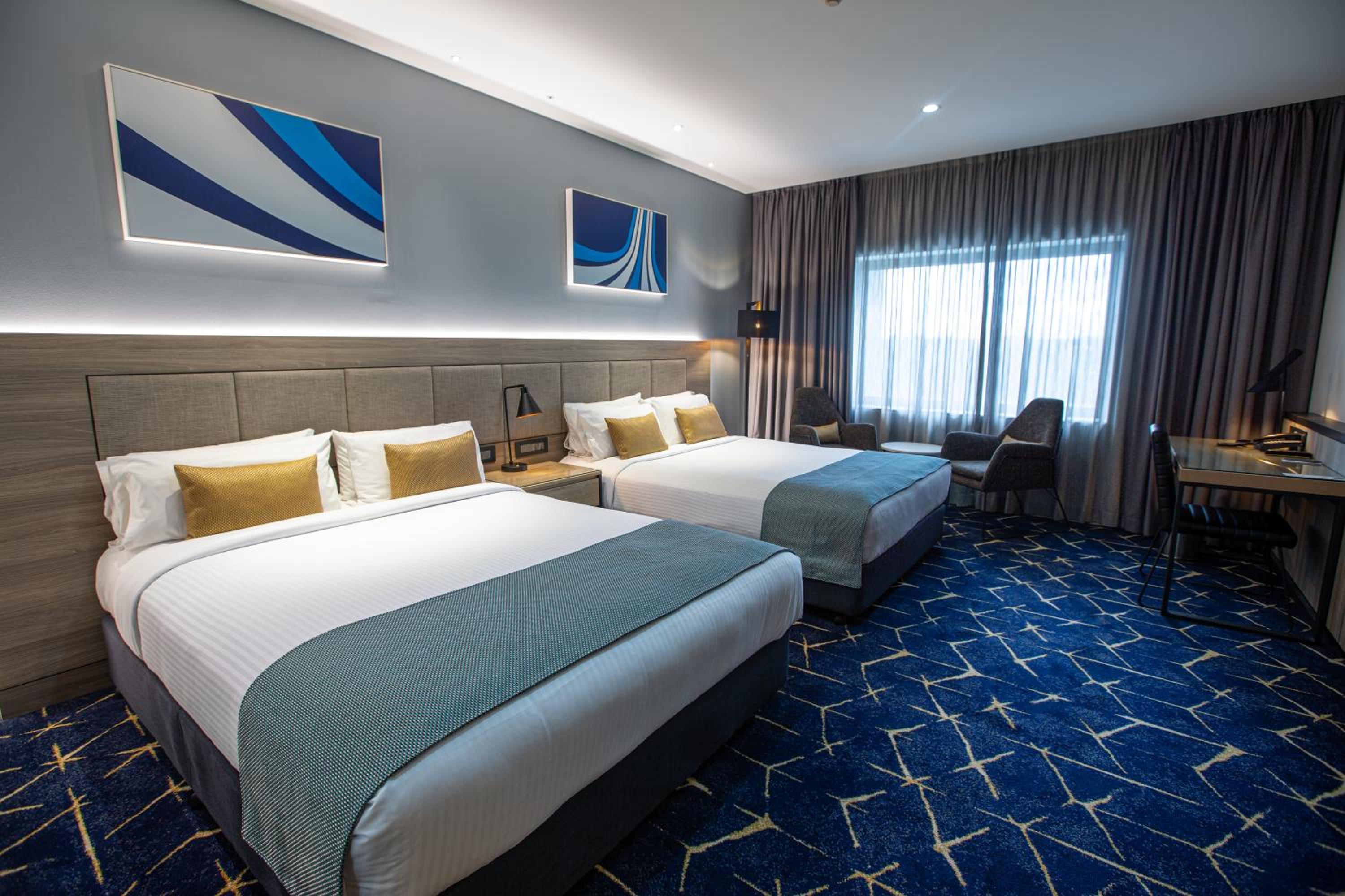Standard Room with 2 Queen Beds - Photo 4