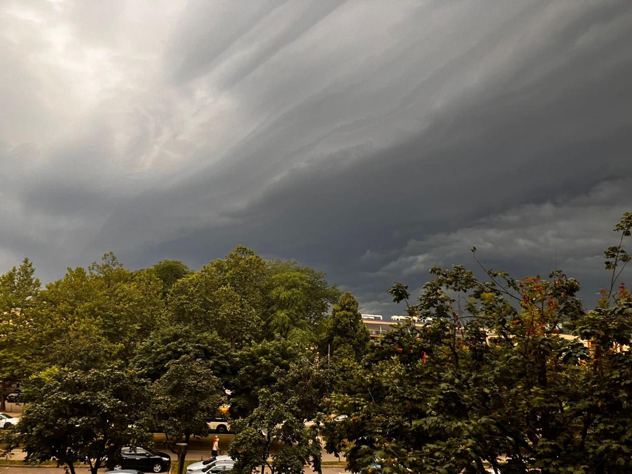Apartment with Mountain View photo 2