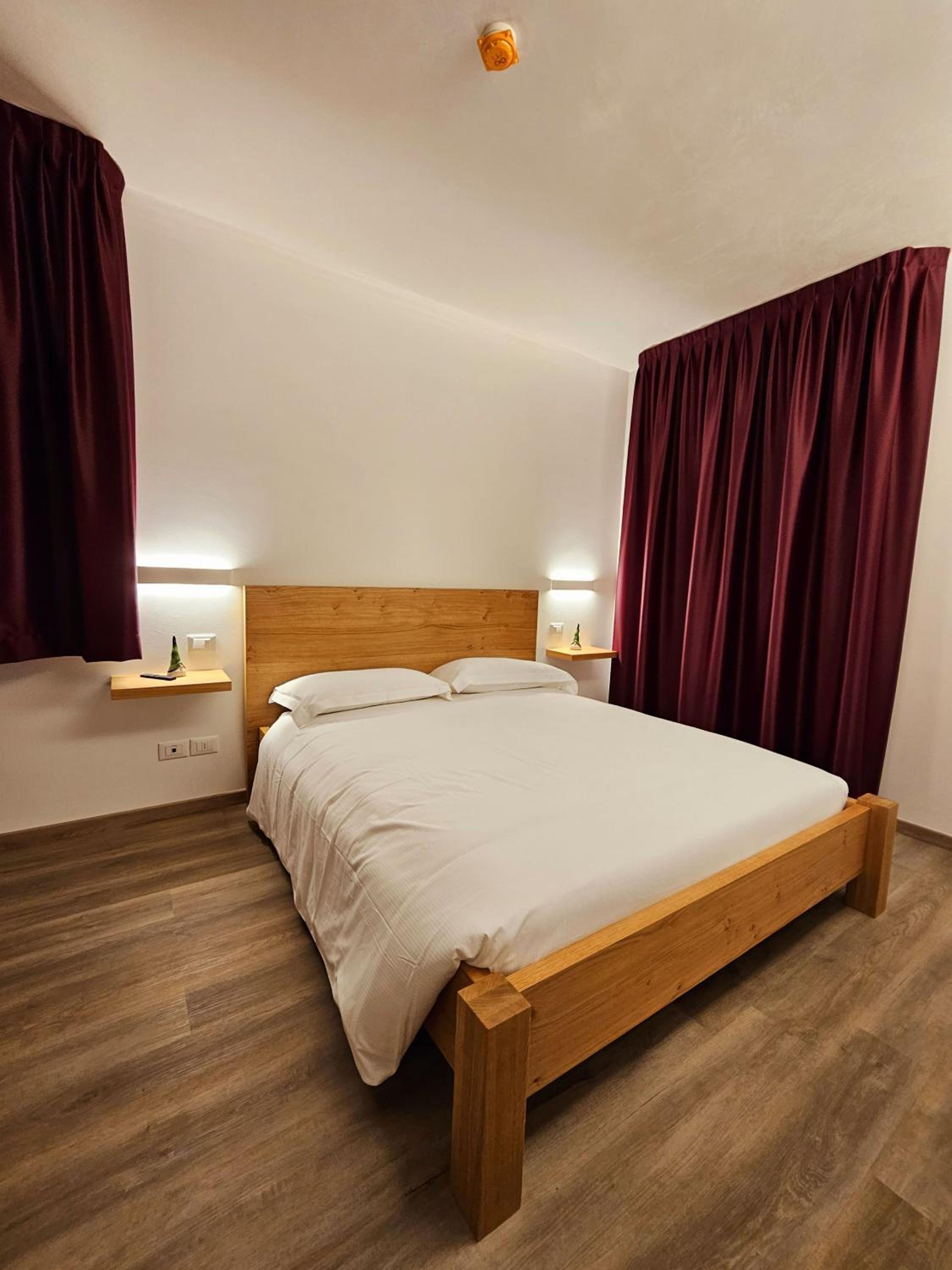 Deluxe One-Bedroom Apartment