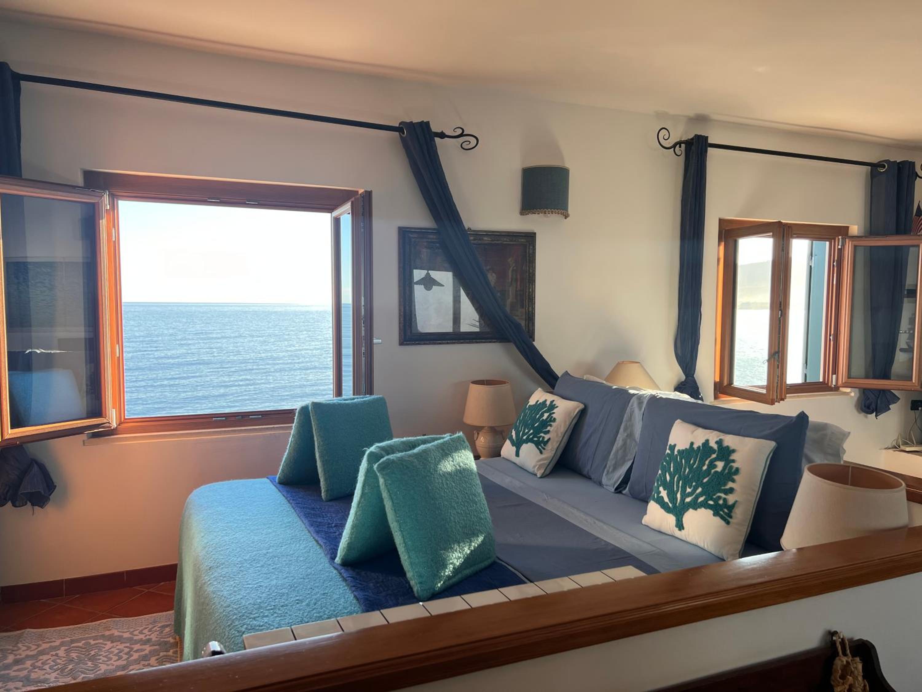 Deluxe Triple Room with Sea View photo 1