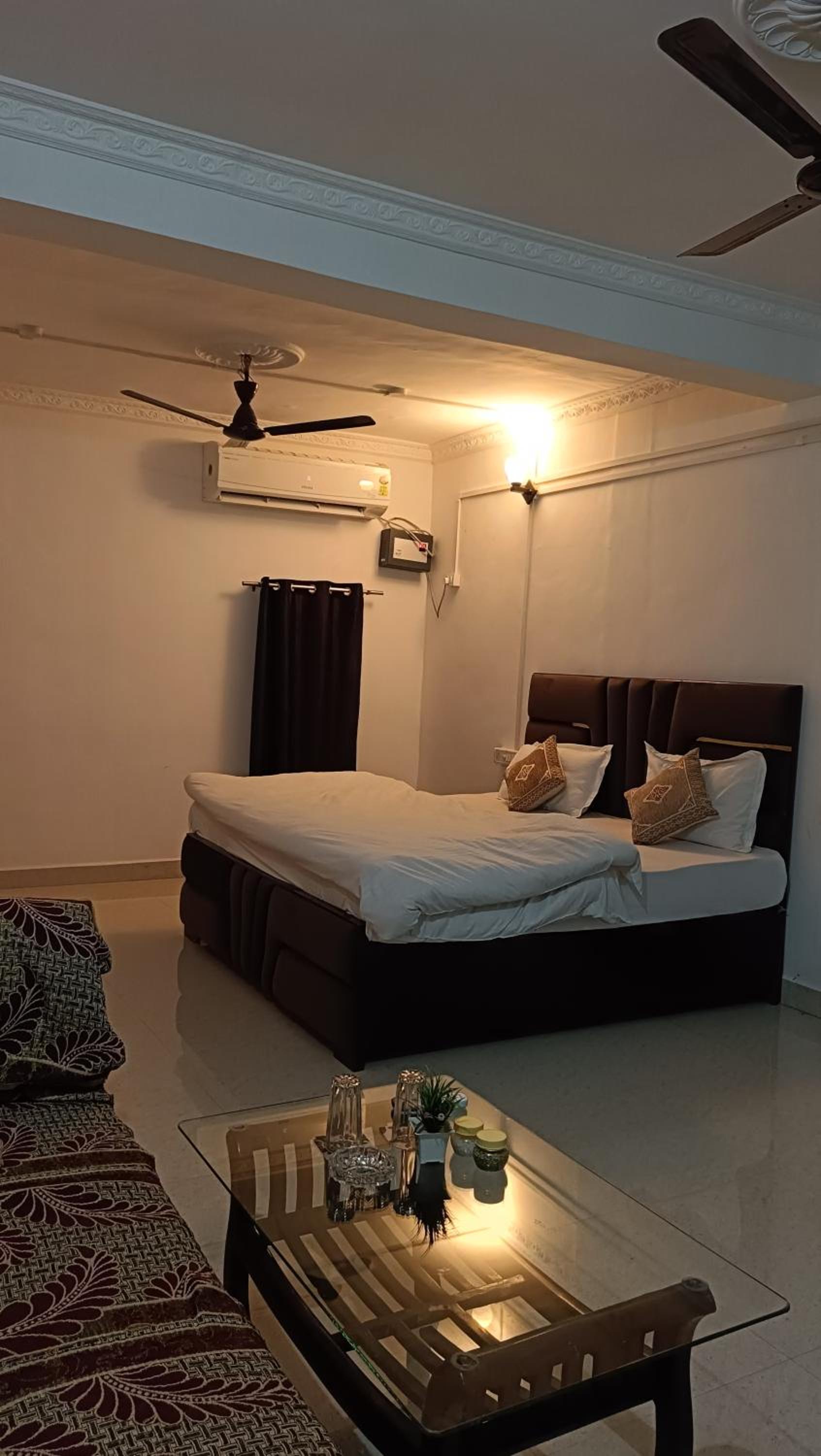 Deluxe Double Room (2 Adults + 1 Child) photo 1