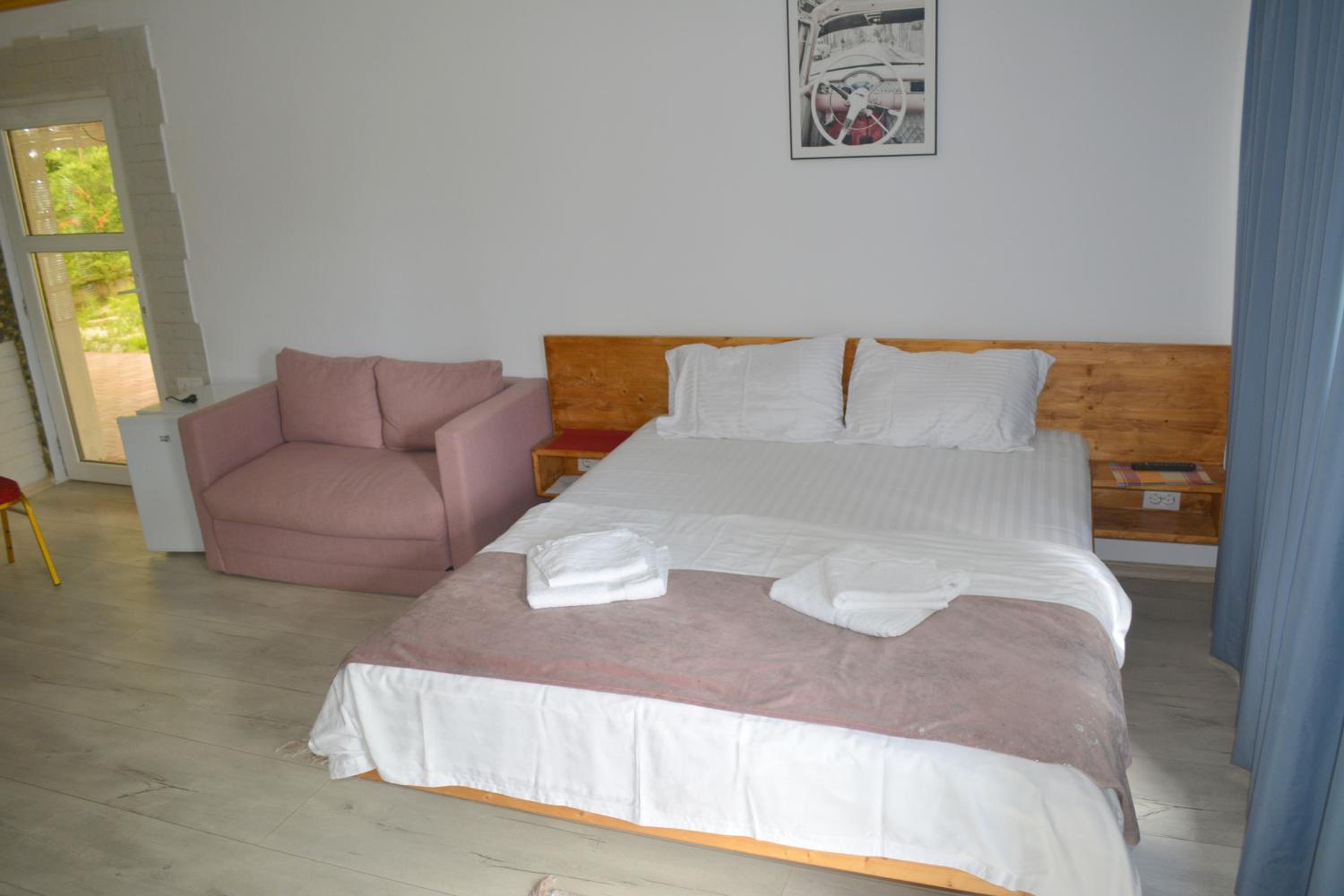 Large Double Room photo 1
