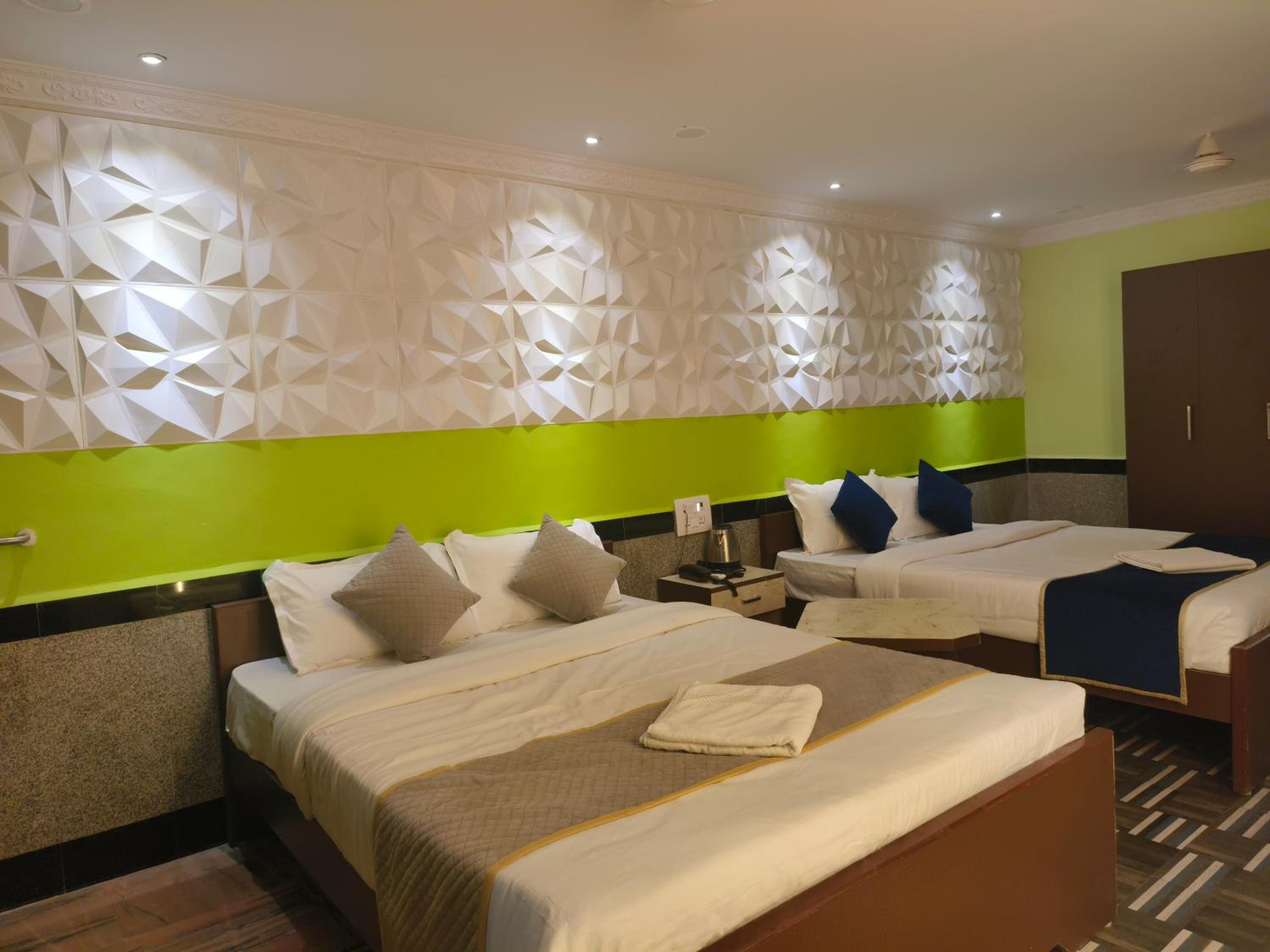 Suite - Photo 4