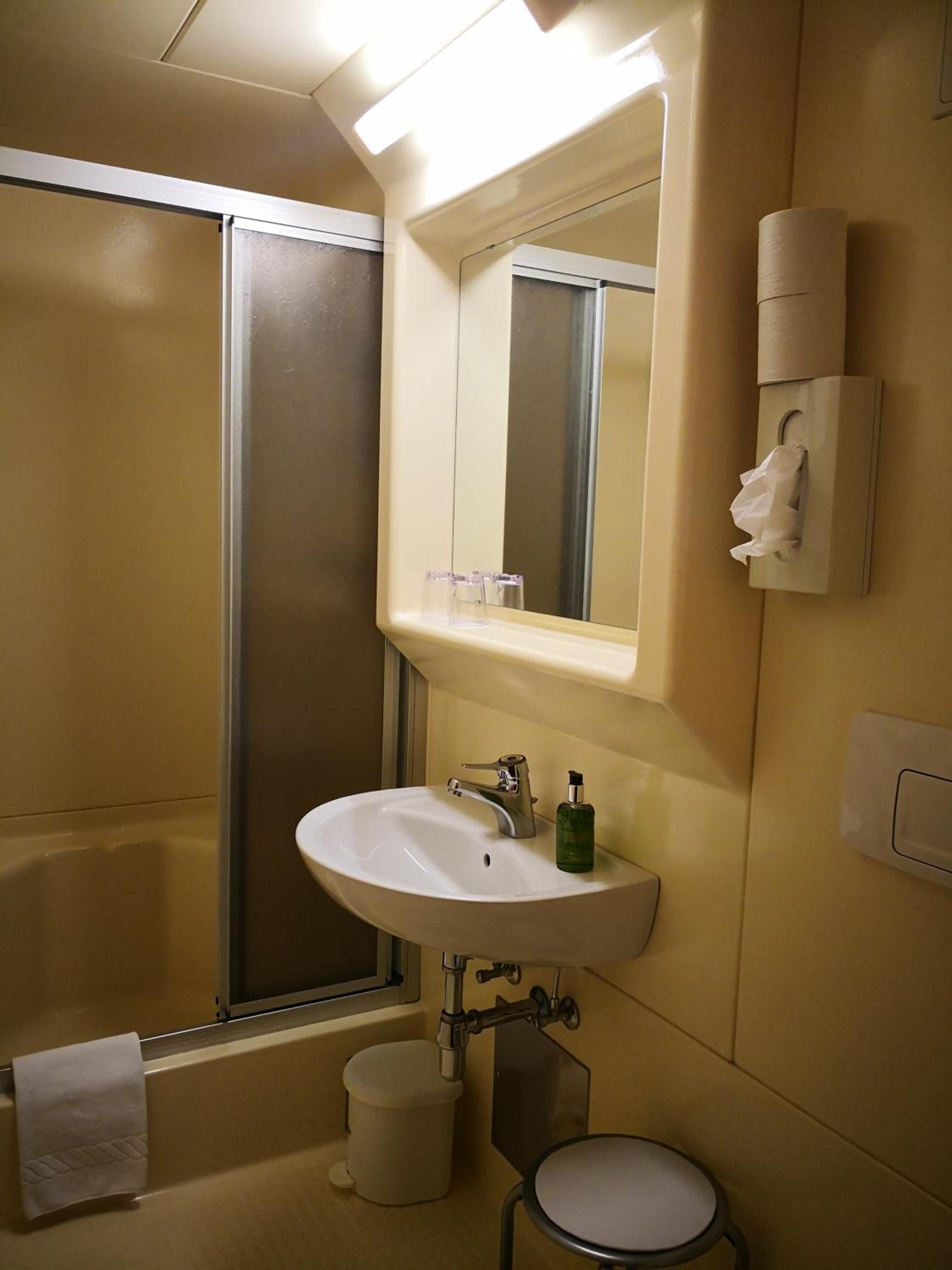 Budget Double Room photo 3
