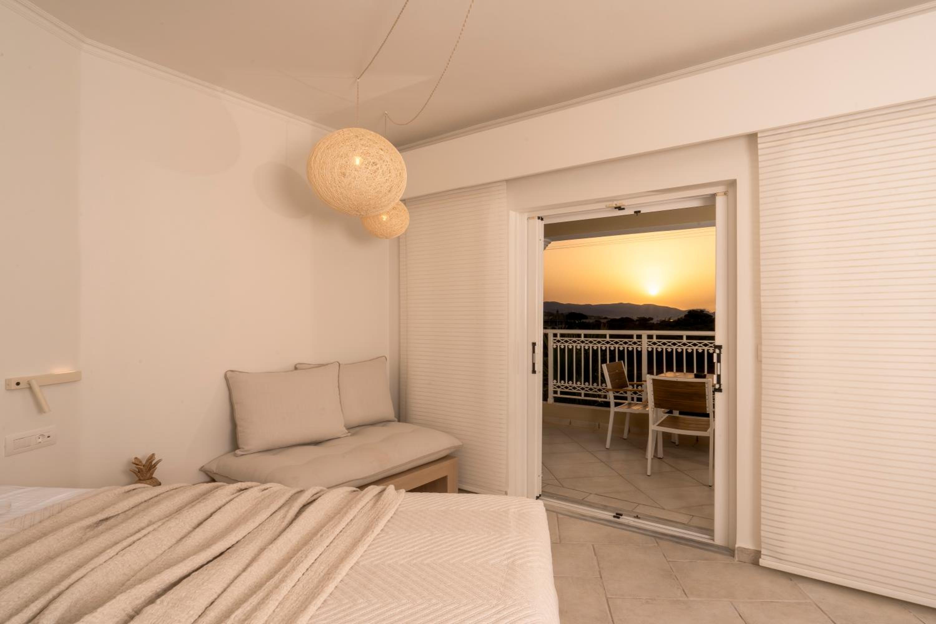Superior Double Room with Side Sea and Pool View  - Photo 25