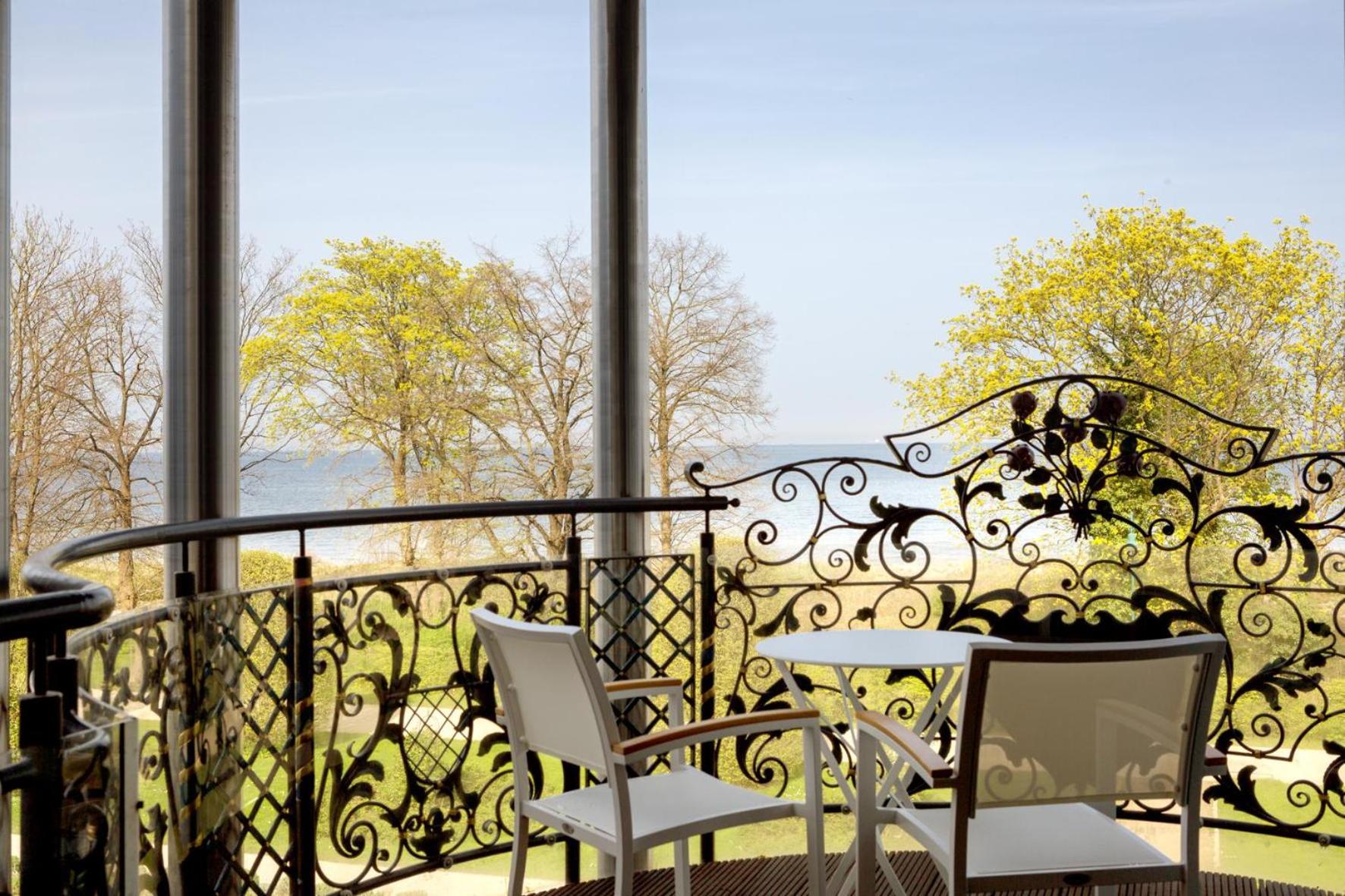 Renovated Junior Suite with Balcony - Photo 13