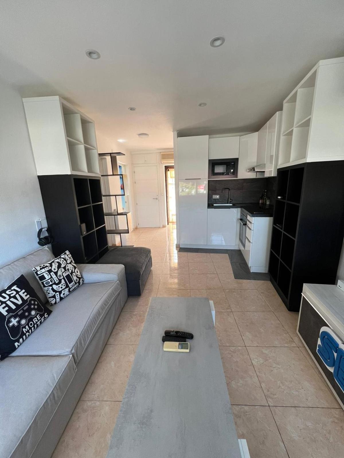 Apartamento de Dos Habitaciones con Terraza