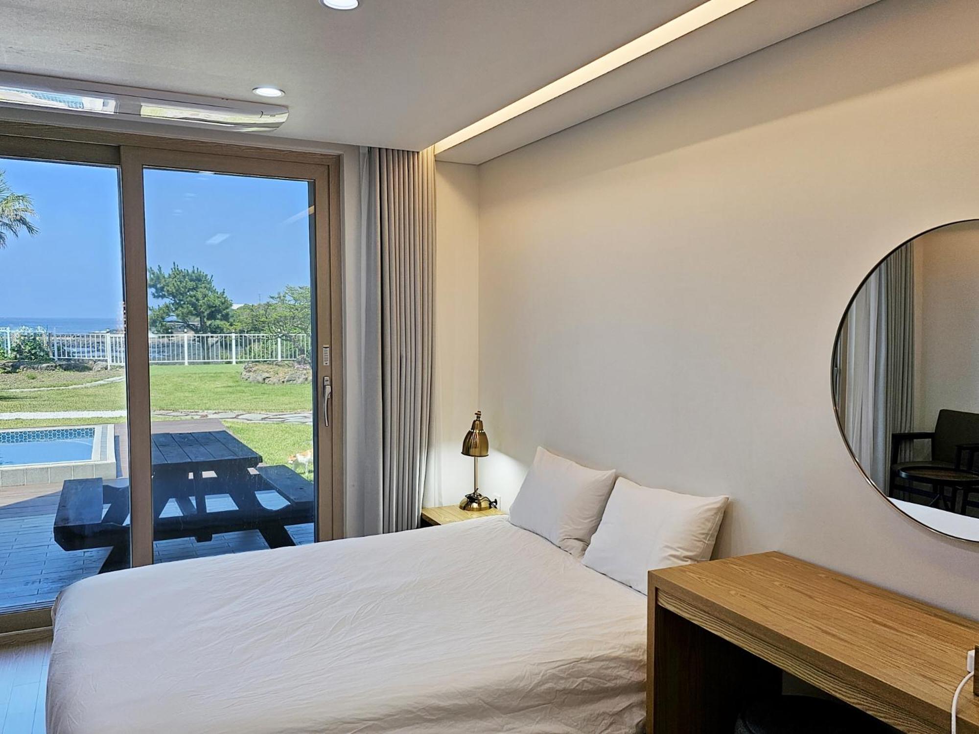 Double Room with Sea View - Photo 3