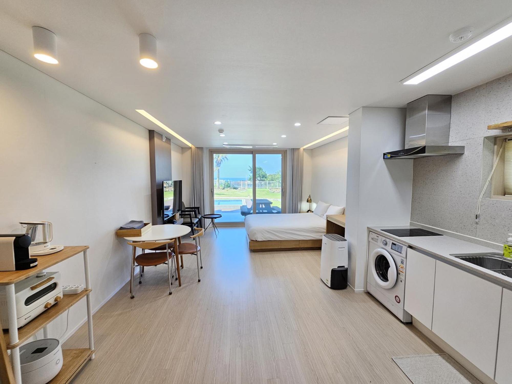 Double Room with Sea View - Photo 7