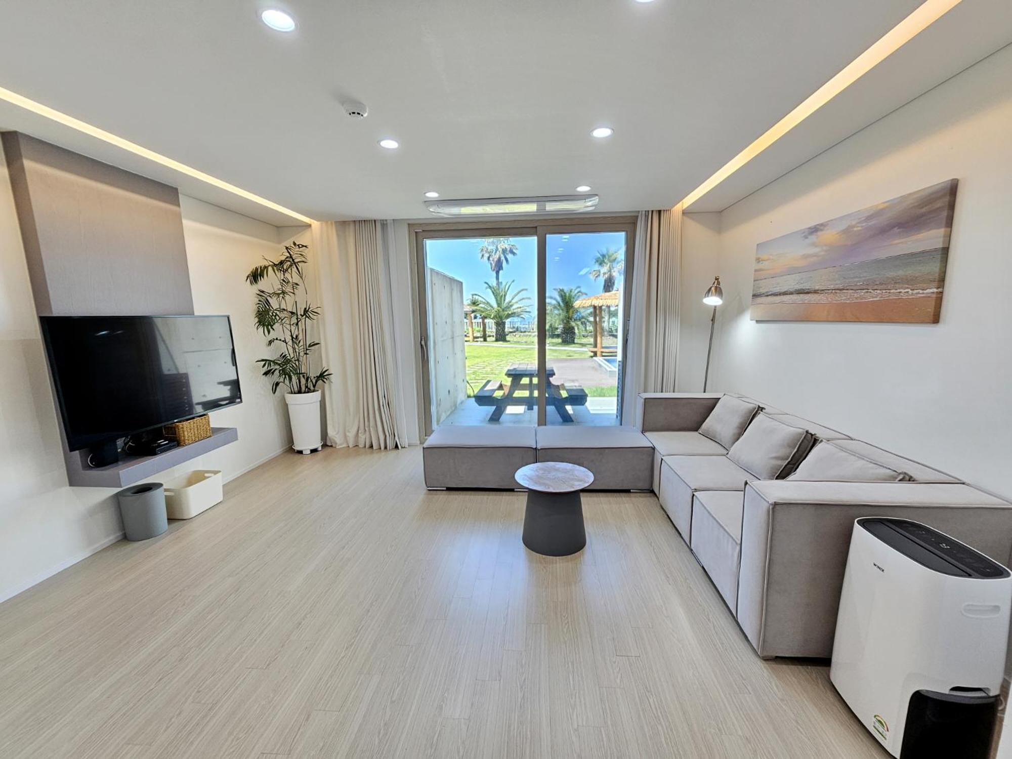 Studio with Ocean View - Photo 8