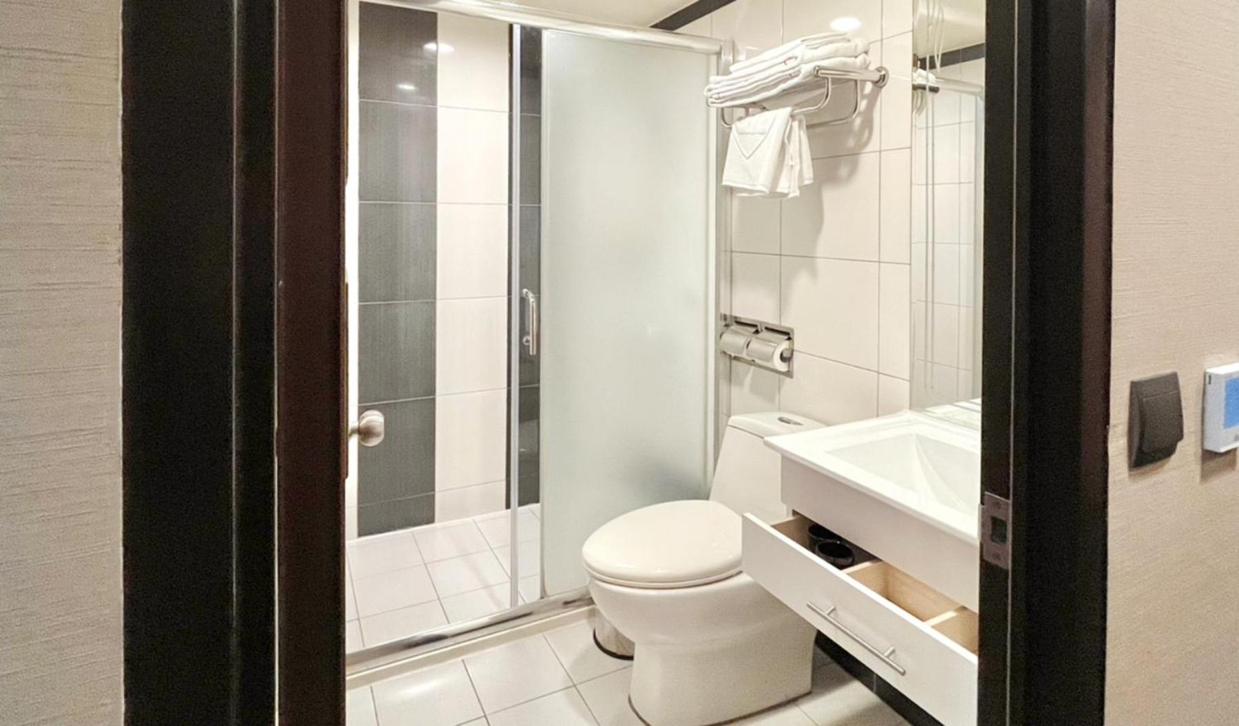 Standard Twin Room (No Window) photo 3