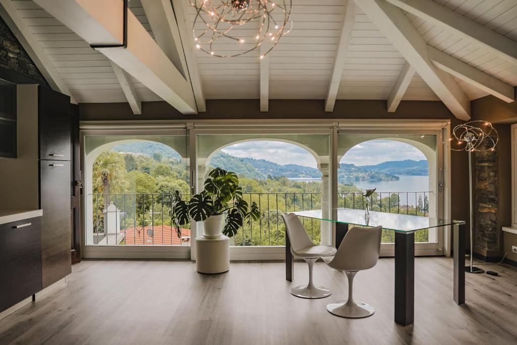 Penthouse with Balcony and Lake View photo 3