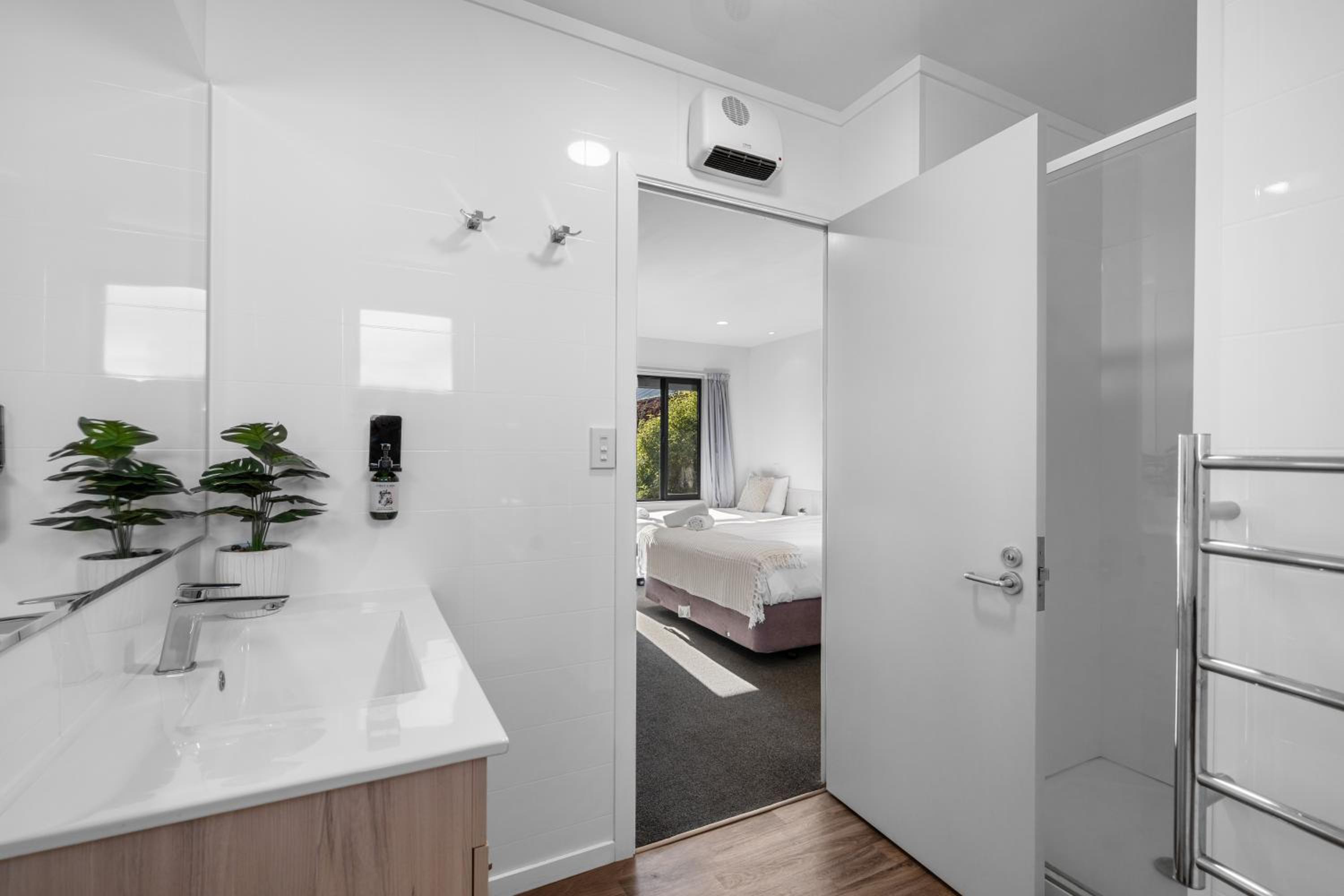 Family Studio with Bathroom - Photo 7