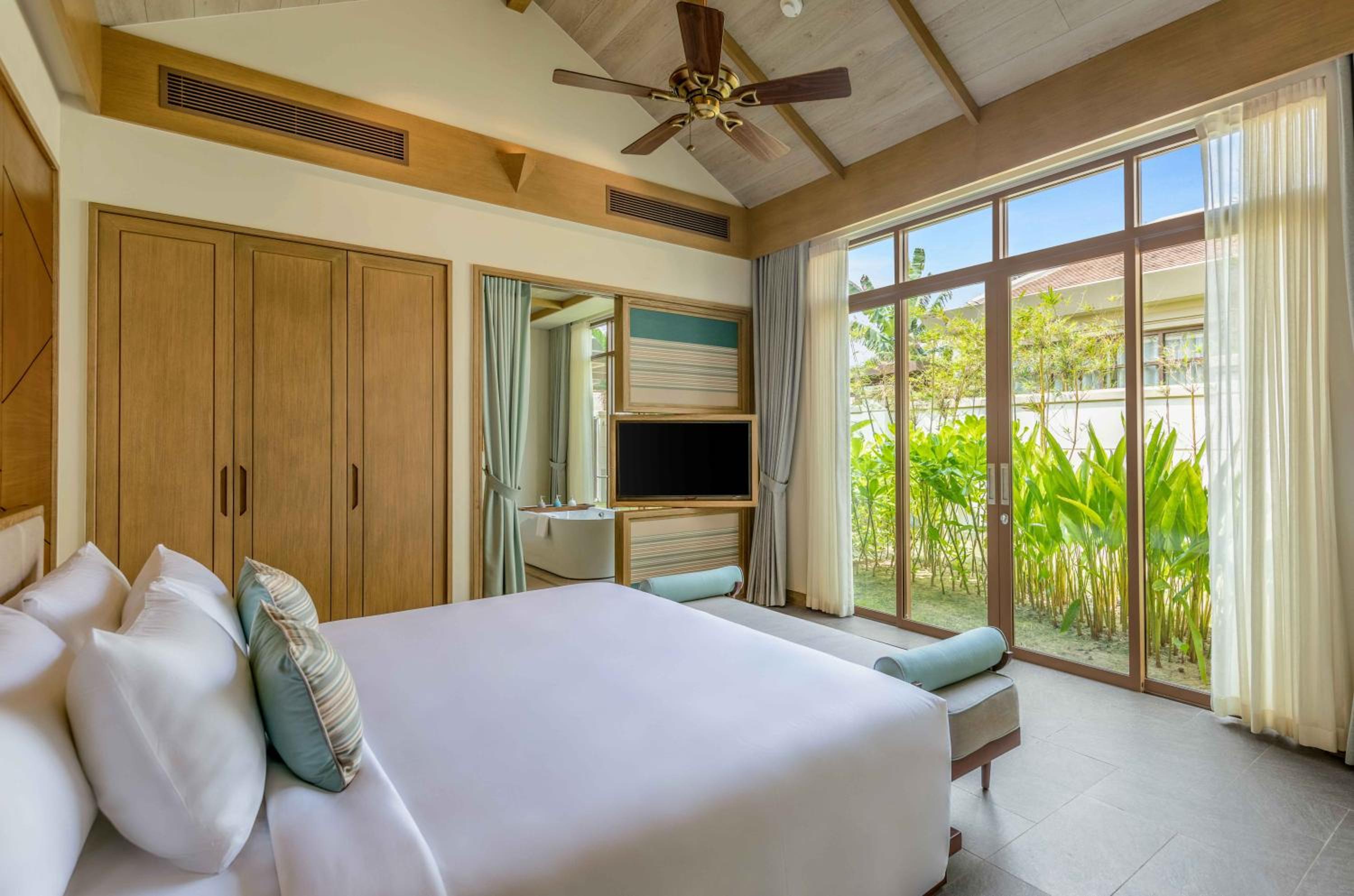 Five Bedroom Beachfront Villa with Private Pool - Spa Inclusive - Photo 4