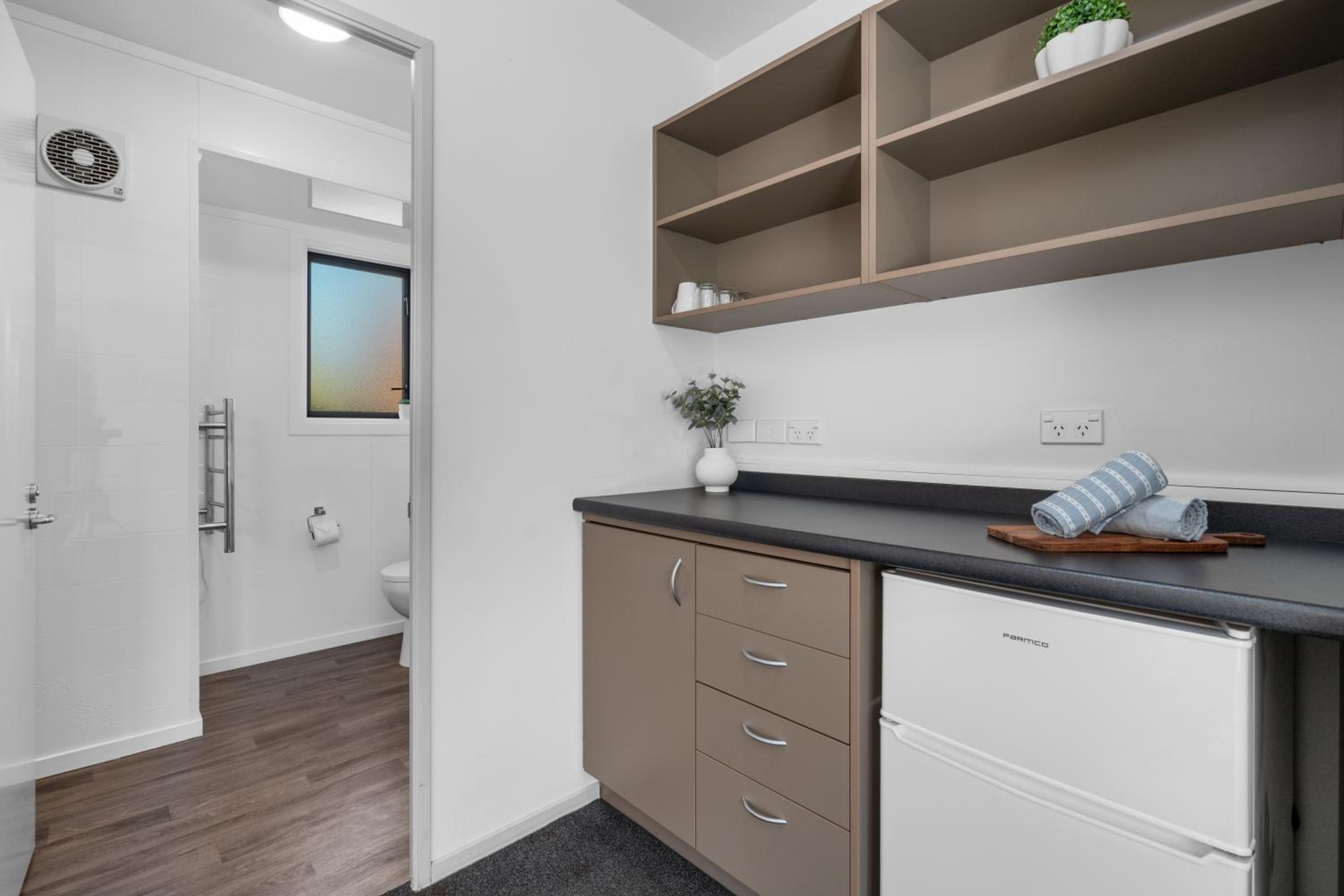 Family Studio with Bathroom - Photo 6