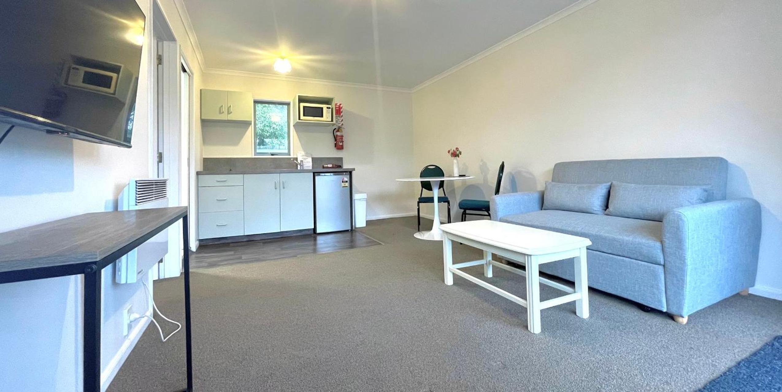 One-Bedroom Apartment photo 1