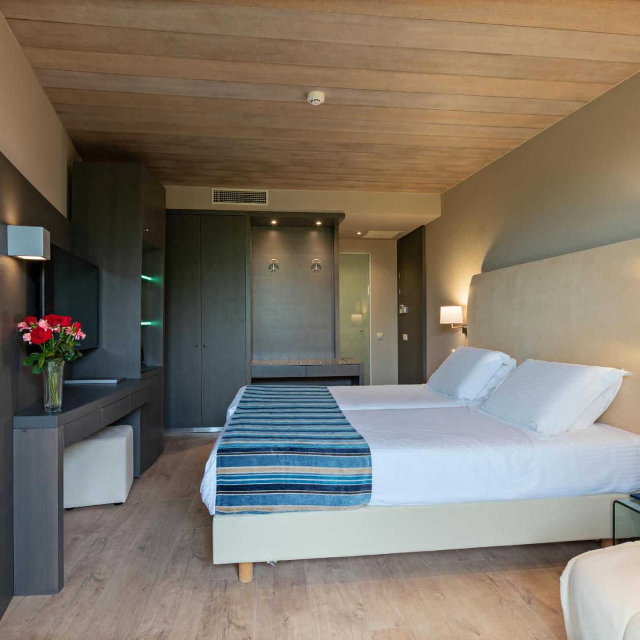 Double Room with Sea View - Photo 12