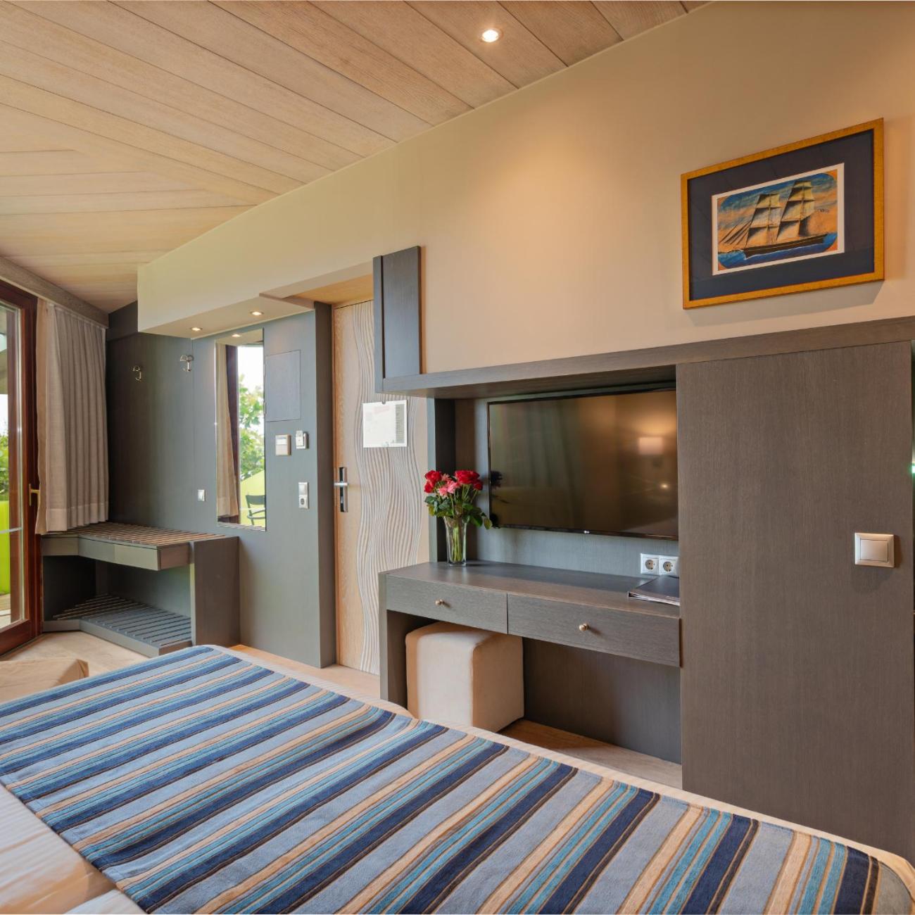 Double Room with Sea View - Photo 8