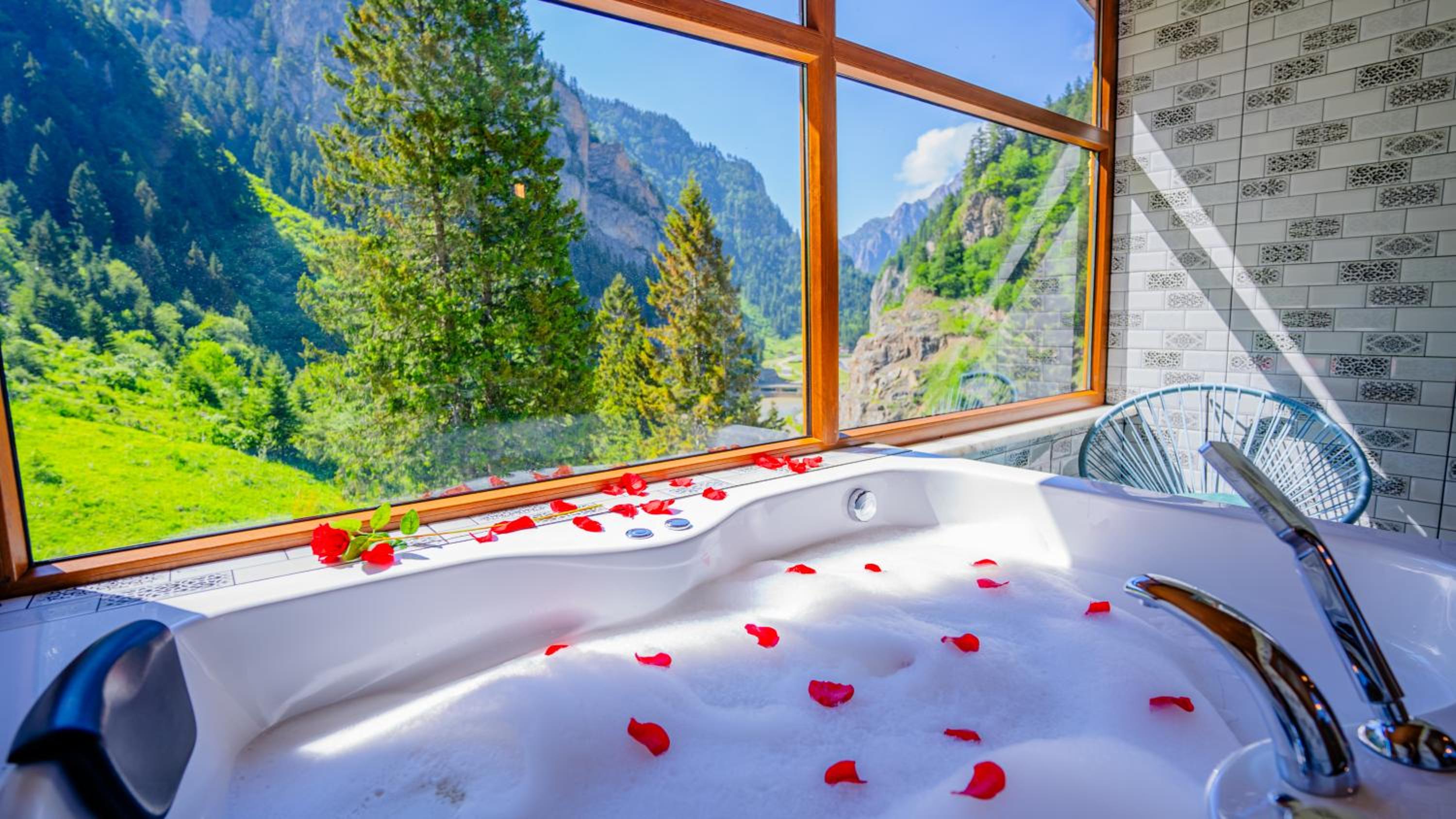 King Suite with Spa Bath - Photo 7