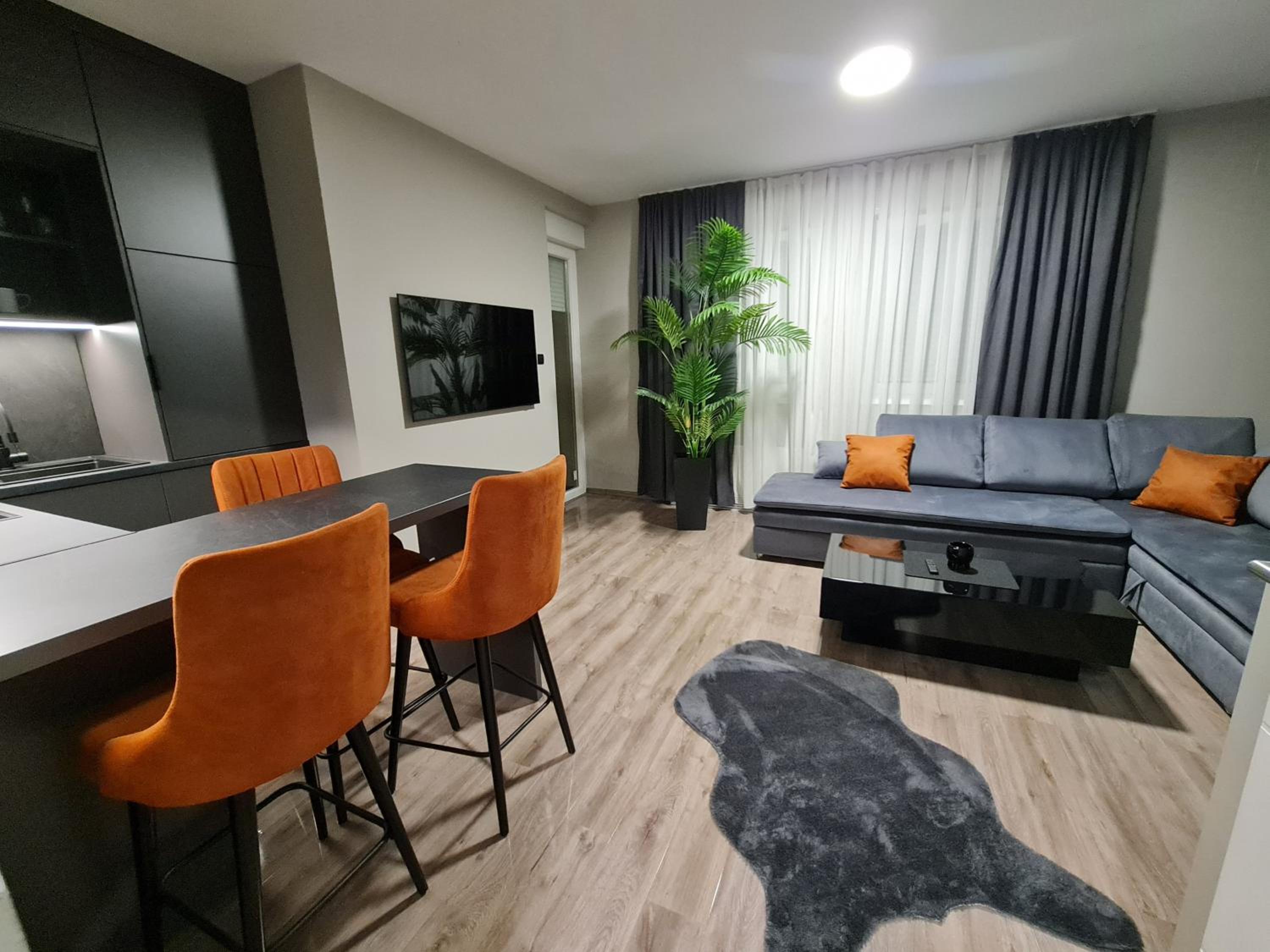 One-Bedroom Apartment photo 1