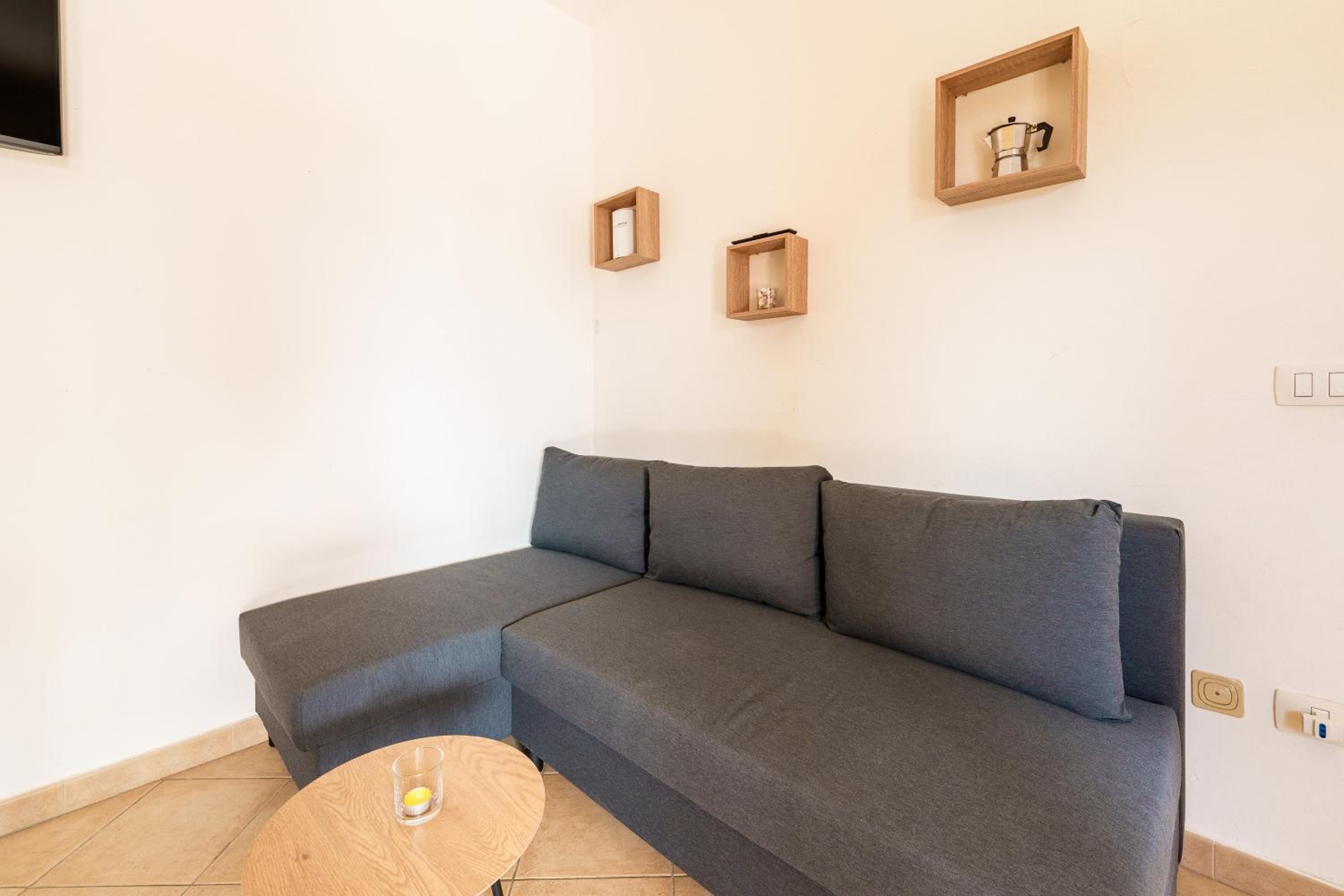 Two-Bedroom Deluxe Apartment with Garden View photo 2