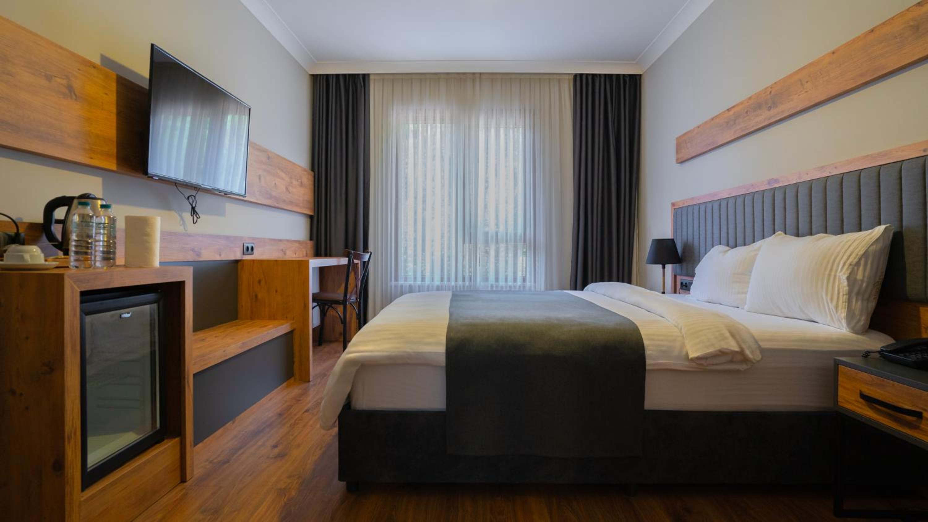 Suite with Lake View - Photo 1
