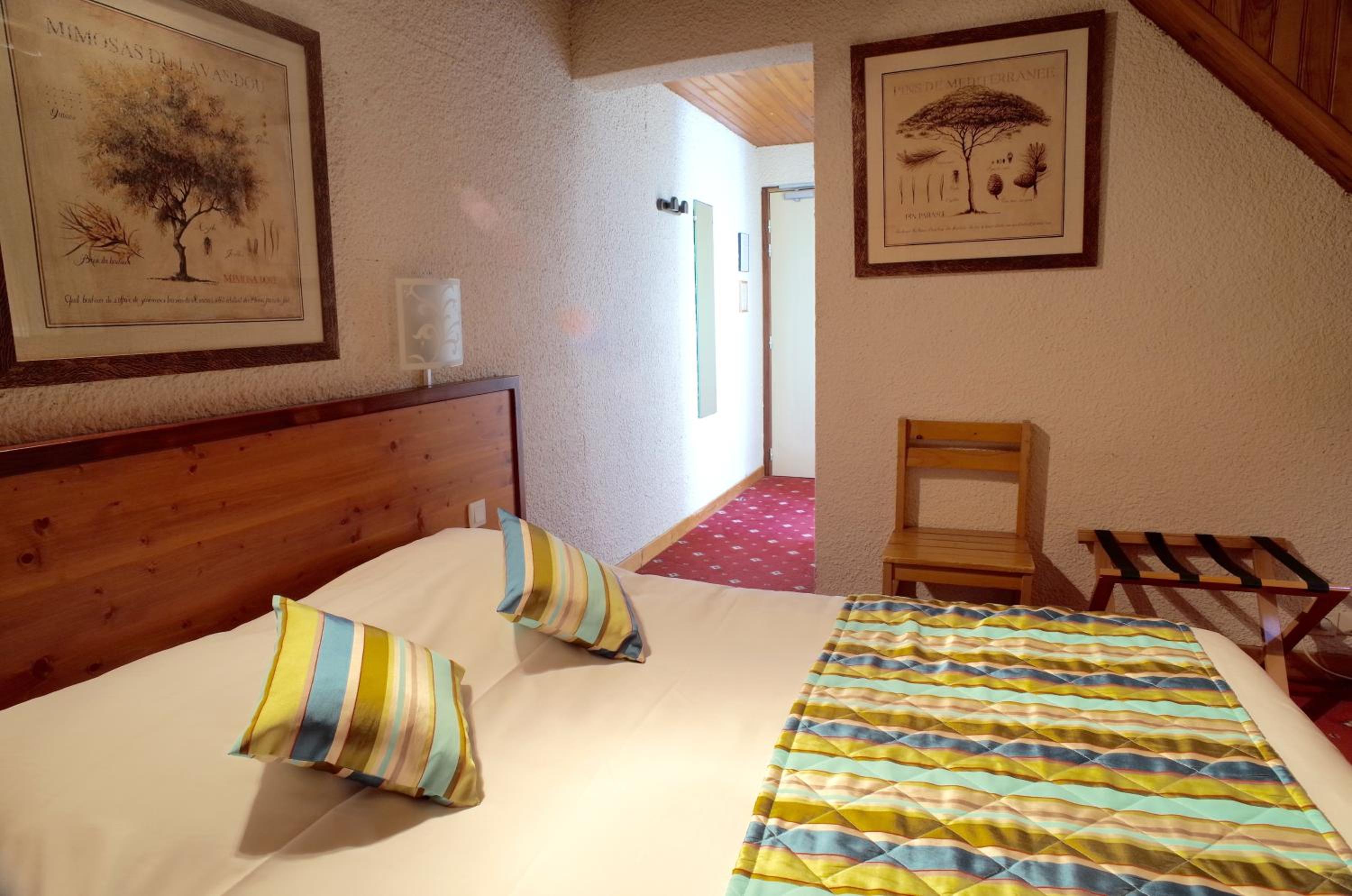 Classic Double Room - Lake Side - Photo 13